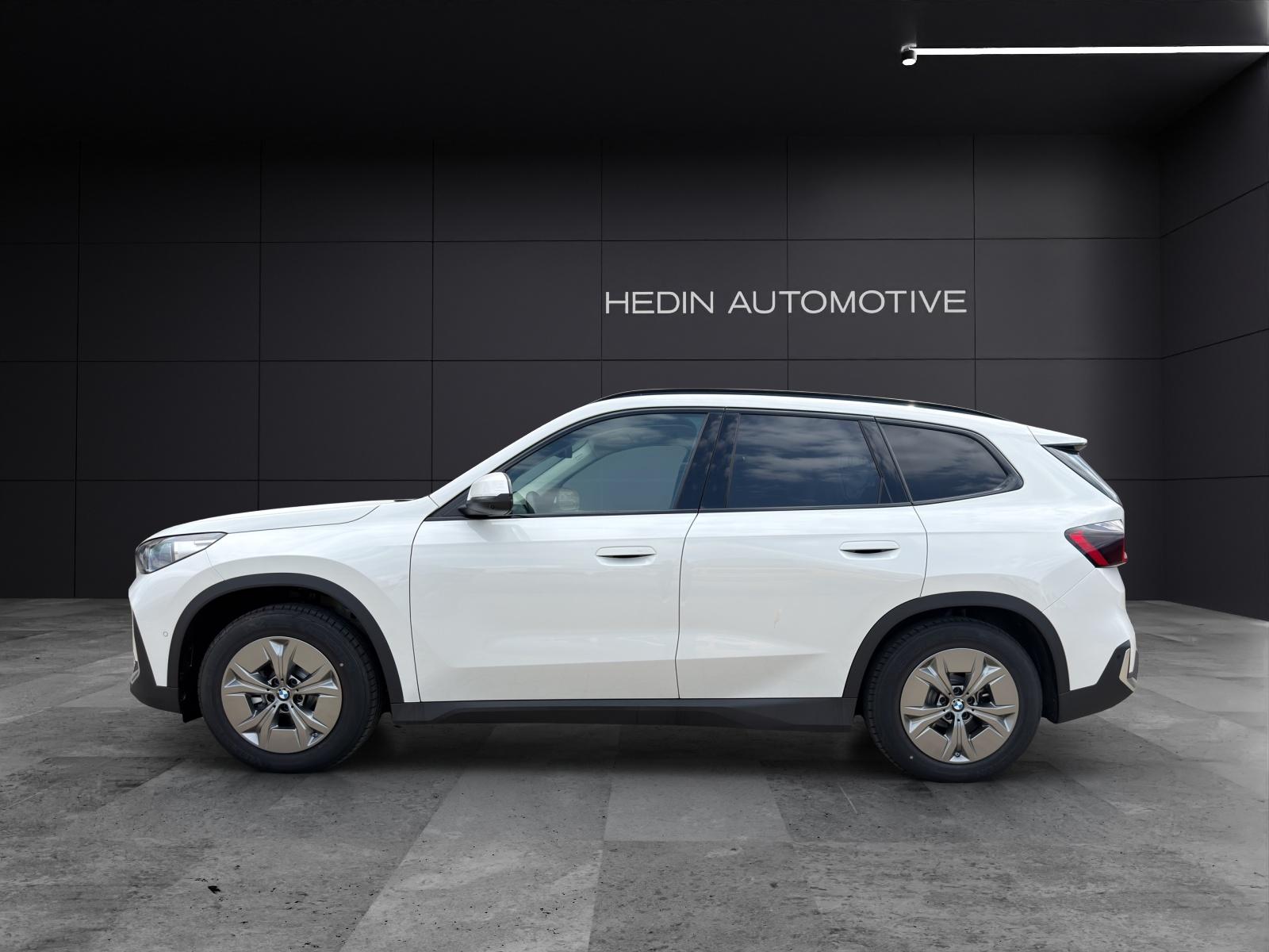 BMW iX1 30 xDrive-showroom-element-3