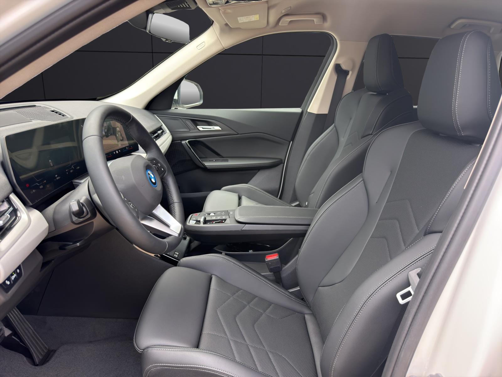 BMW iX1 30 xDrive-showroom-element-1