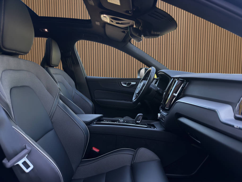 VOLVO XC60 2.0 T8 TE R-Design eAWD-image-13