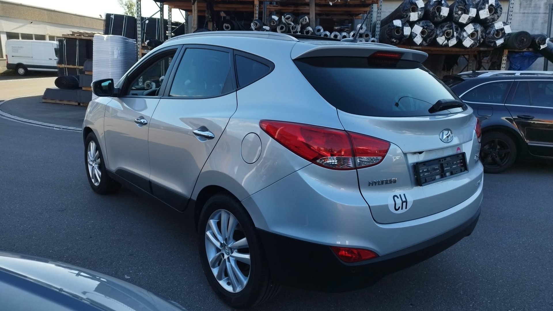 HYUNDAI iX 35 2.0 CRDi Premium 4WD Automatic-image-2