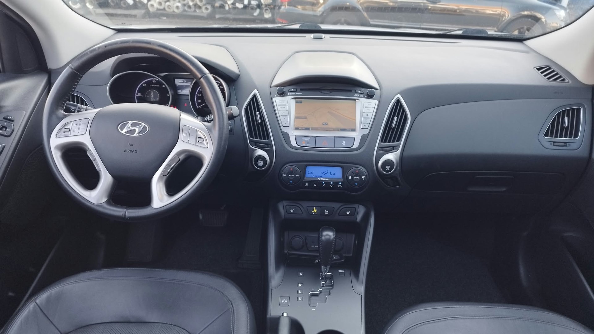 HYUNDAI iX 35 2.0 CRDi Premium 4WD Automatic-image-9