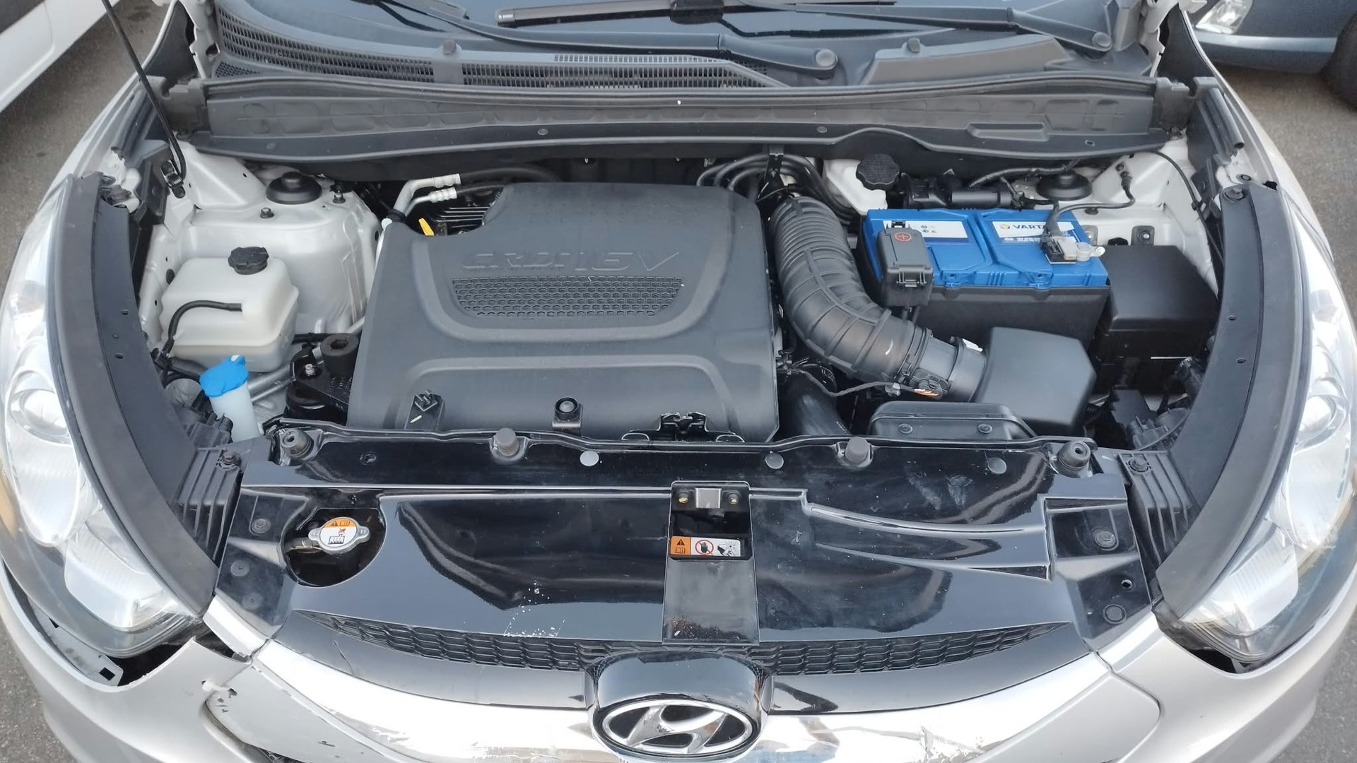 HYUNDAI iX 35 2.0 CRDi Premium 4WD Automatic-image-14