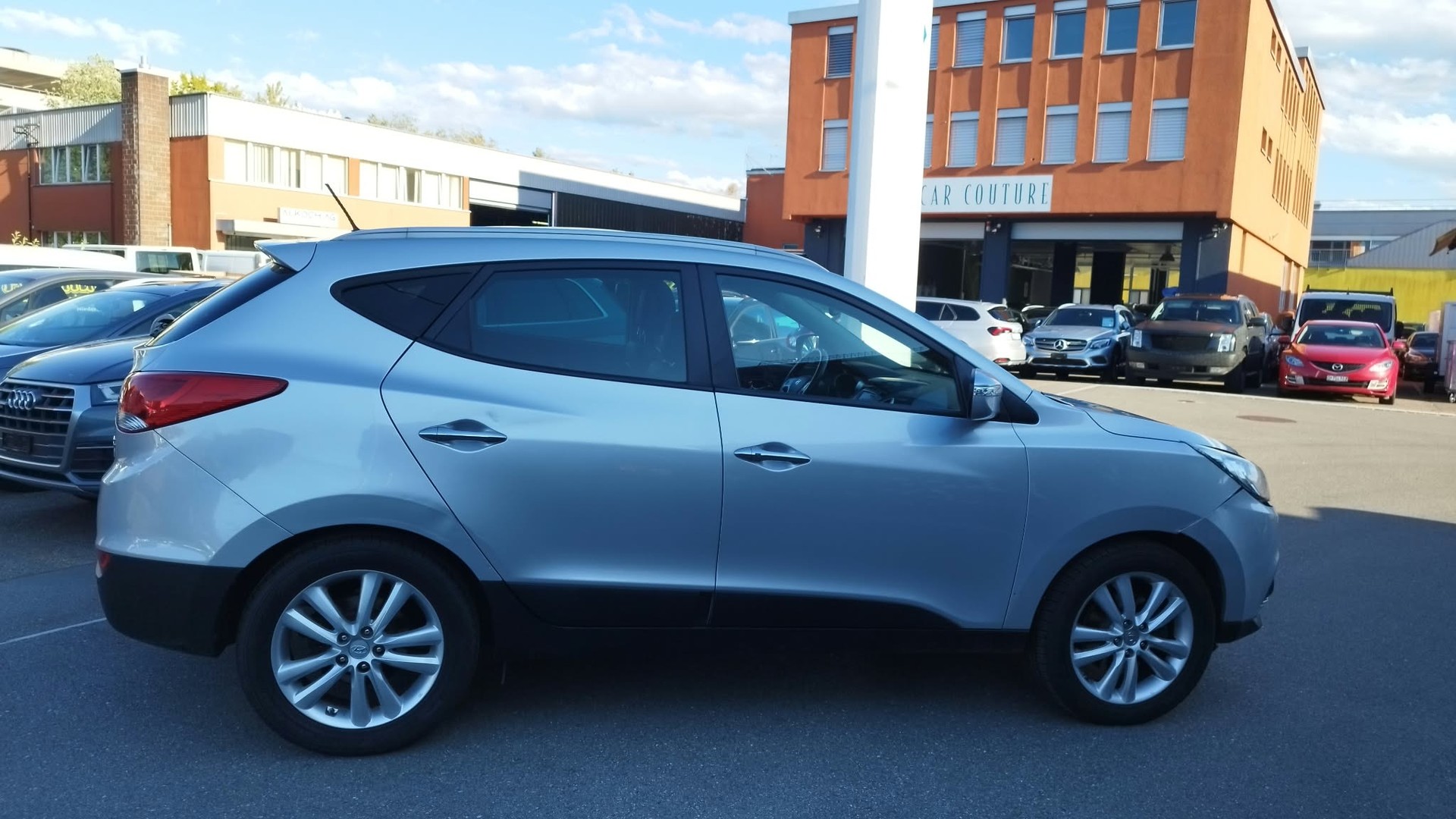 HYUNDAI iX 35 2.0 CRDi Premium 4WD Automatic-image-6