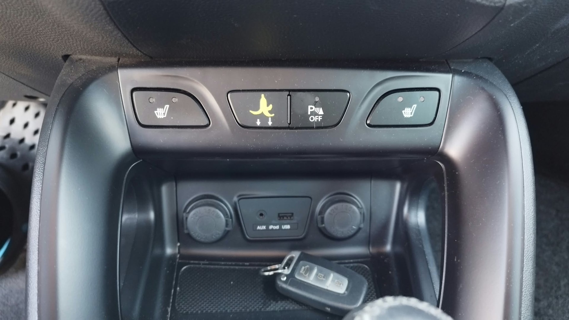 HYUNDAI iX 35 2.0 CRDi Premium 4WD Automatic-image-11