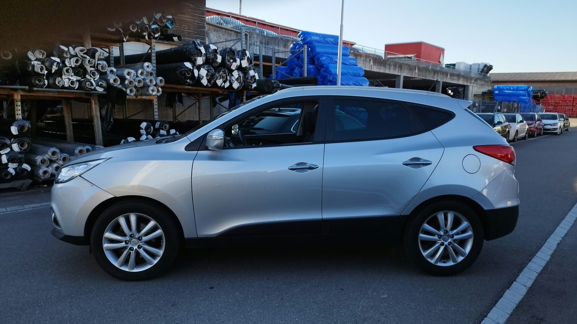 HYUNDAI iX 35 2.0 CRDi Premium 4WD Automatic-image-5
