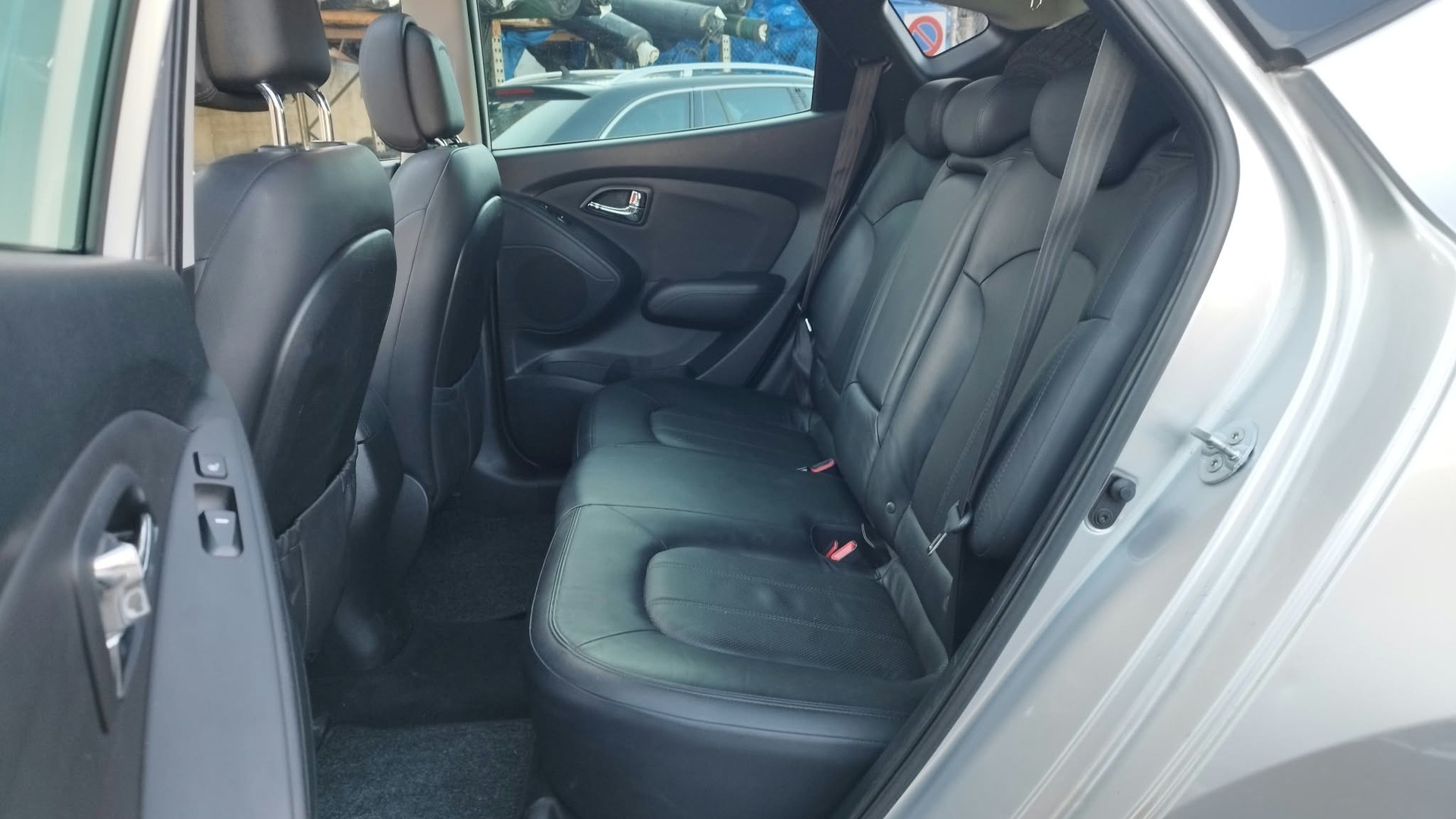 HYUNDAI iX 35 2.0 CRDi Premium 4WD Automatic-image-10