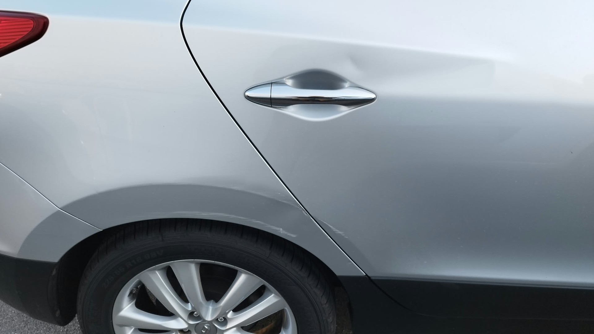 HYUNDAI iX 35 2.0 CRDi Premium 4WD Automatic-image-12