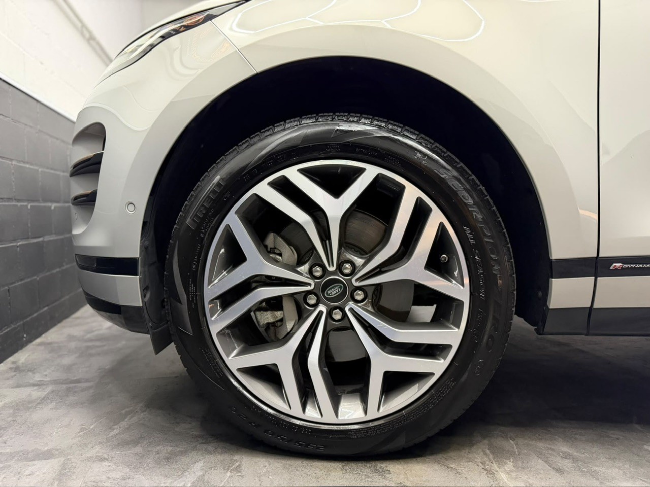 LAND ROVER Range Rover Evoque R-Dynamic P 250 HSE AT9 | CH-Auto | 1. Hand | Facelift-image-12