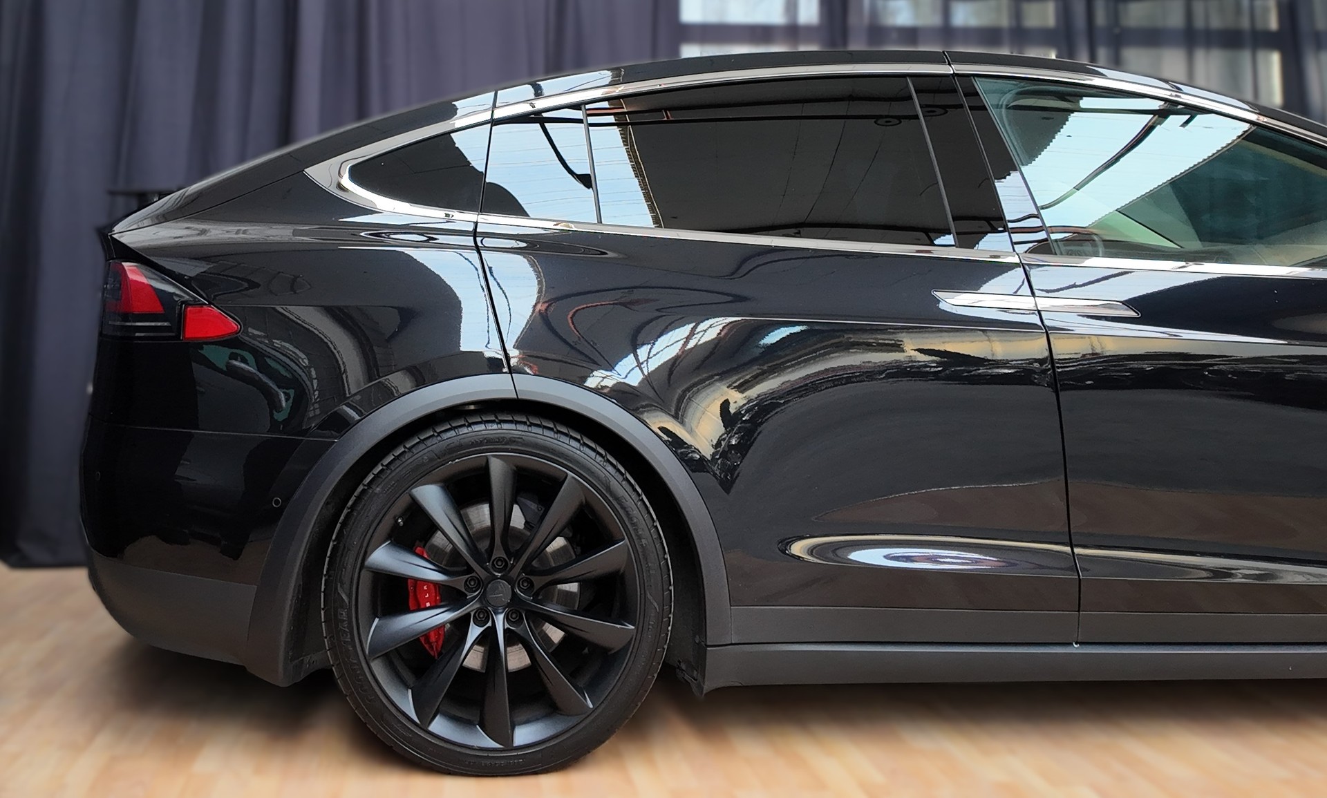 TESLA Model X 90 D Performance-image-3