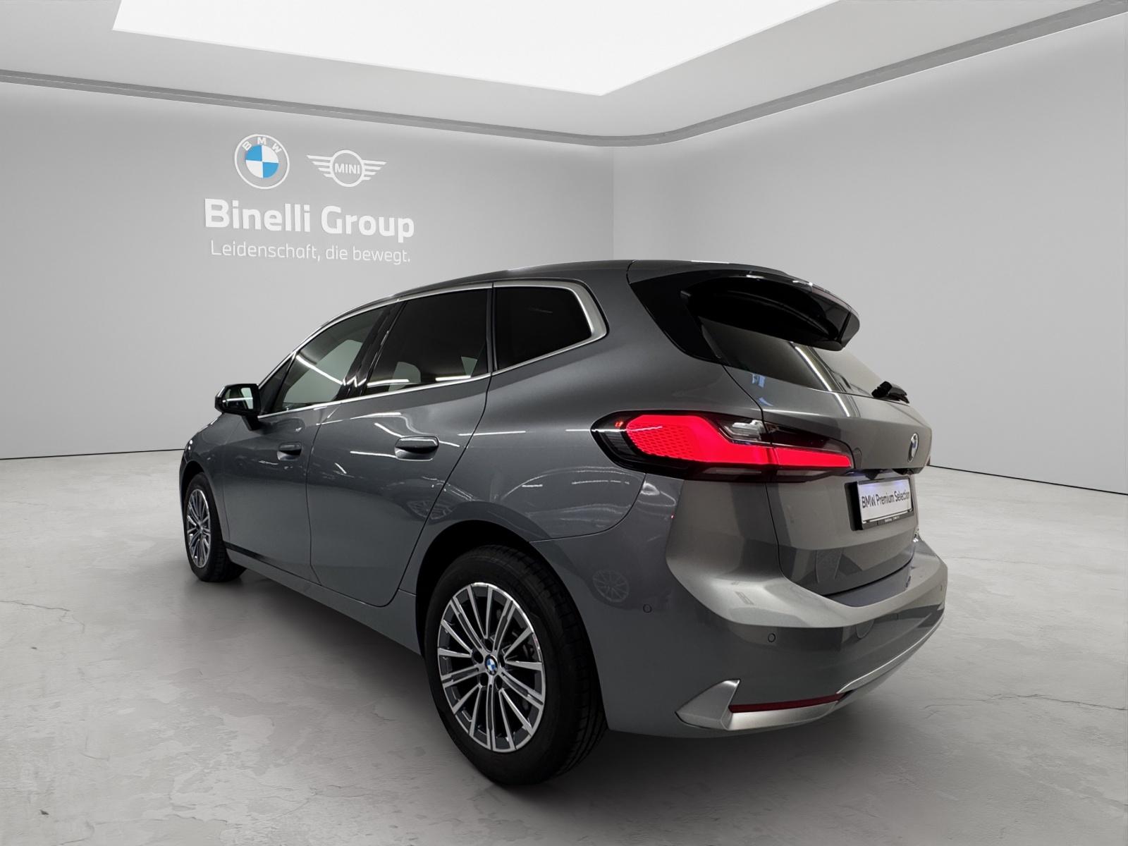 BMW Active Tourer 218d-showroom-element-2