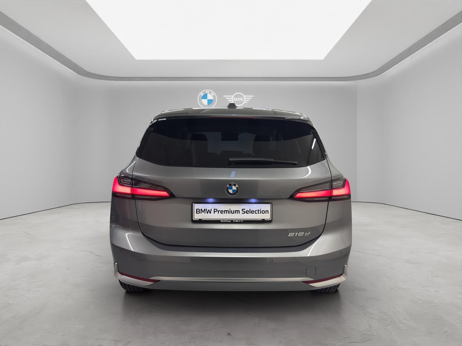 BMW Active Tourer 218d-showroom-element-3