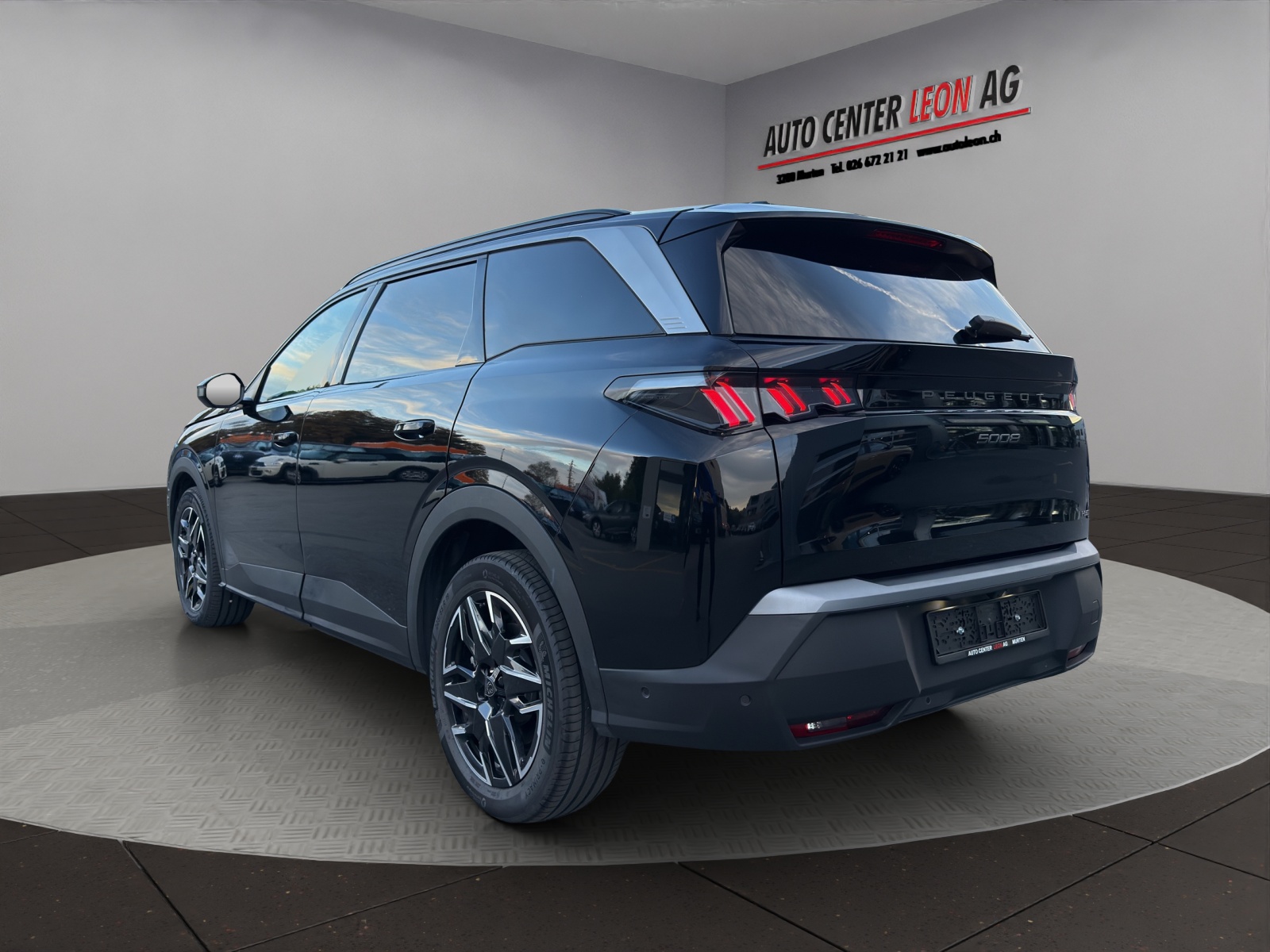 PEUGEOT 5008 145 Hybrid e-DCS6 Allure-showroom-element-3