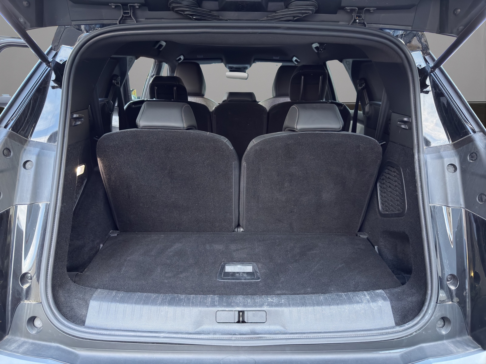 PEUGEOT 5008 145 Hybrid e-DCS6 Allure-image-18