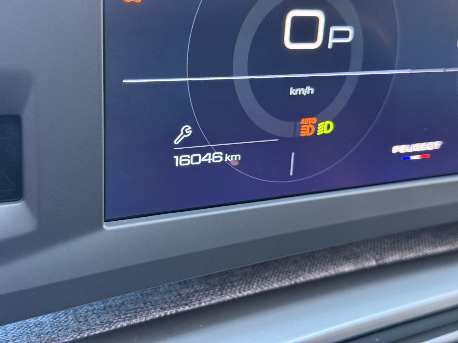 PEUGEOT 5008 145 Hybrid e-DCS6 Allure-image-10