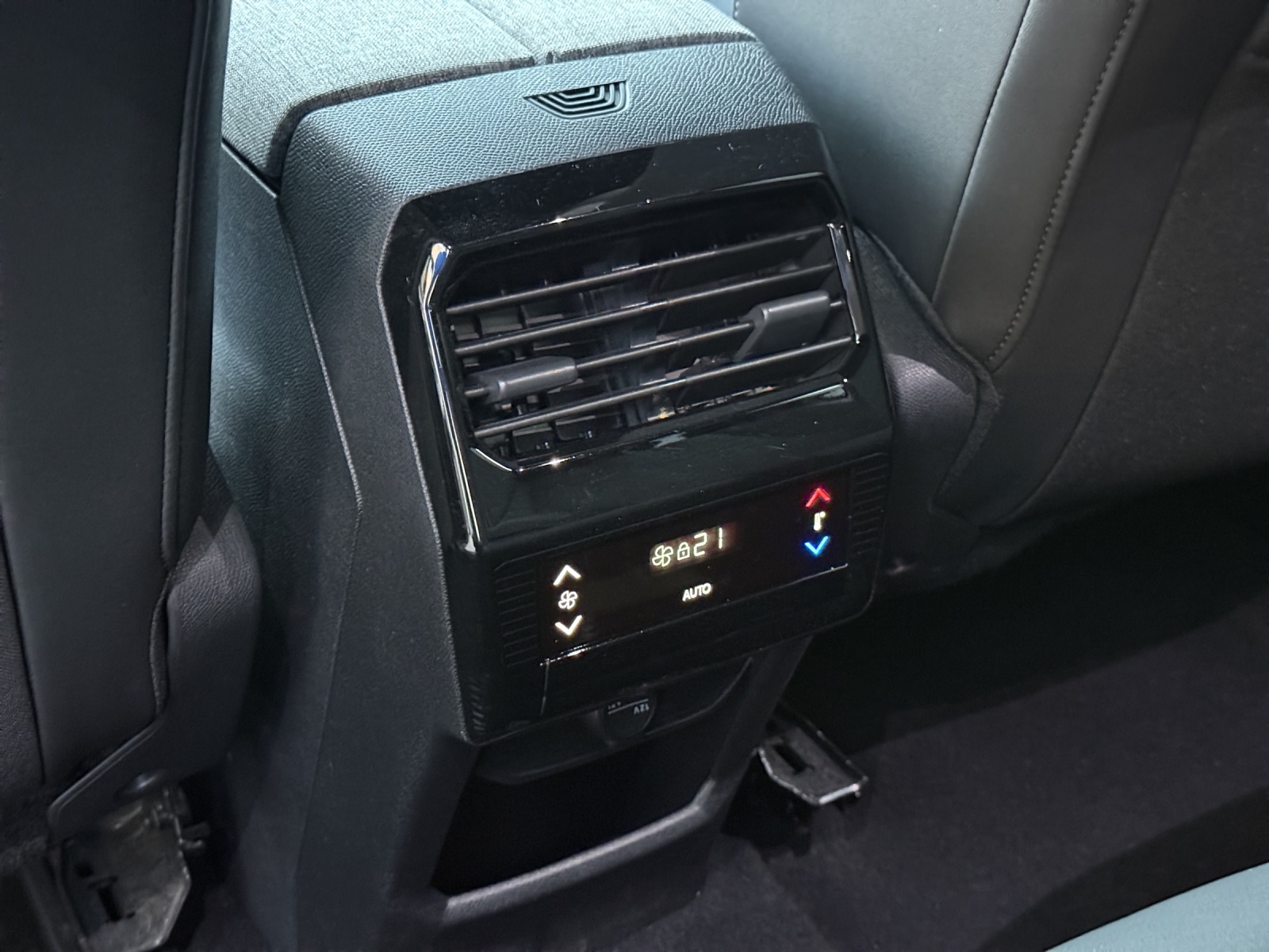 PEUGEOT 5008 145 Hybrid e-DCS6 Allure-image-20