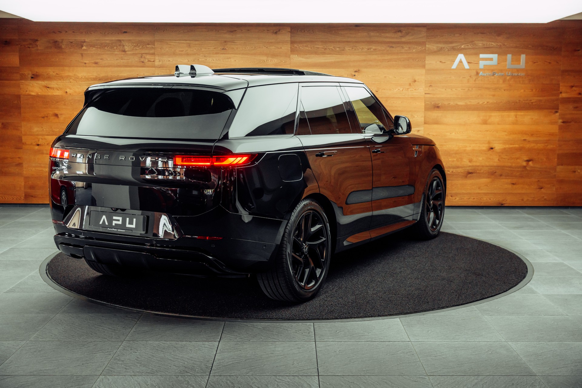 LAND ROVER Range Rover Sport D300 3.0 TD6 MHEV Dynamic SE Automatic Santorini Black-showroom-element-1