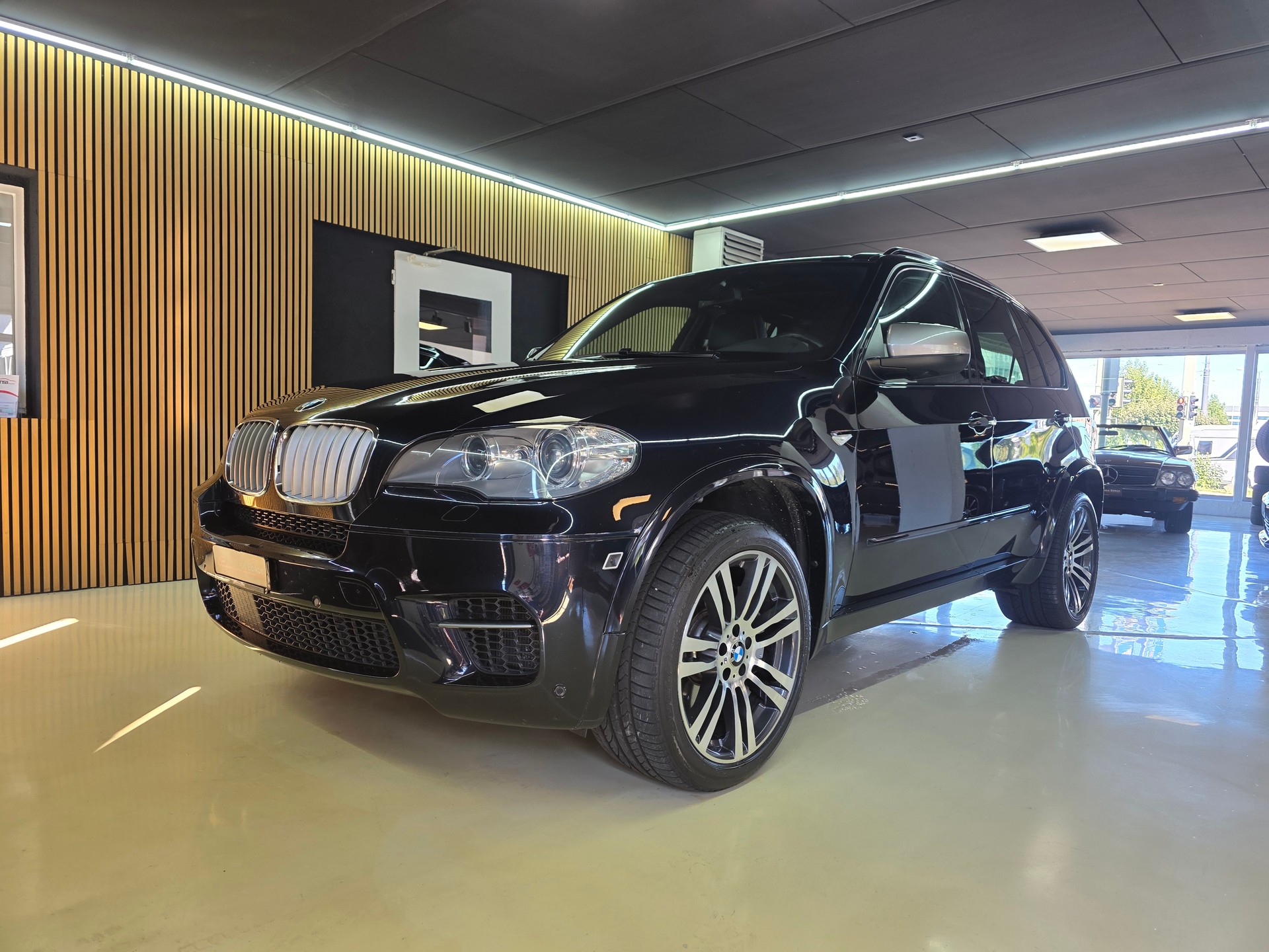 BMW X5 xDrive M50d Steptronic Individual 7-Plätze-showroom-element-2