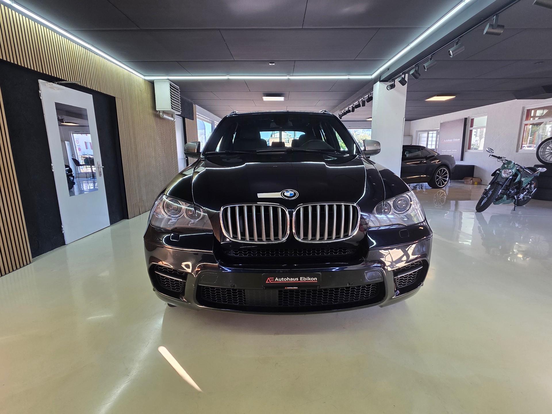 BMW X5 xDrive M50d Steptronic Individual 7-Plätze-showroom-element-1