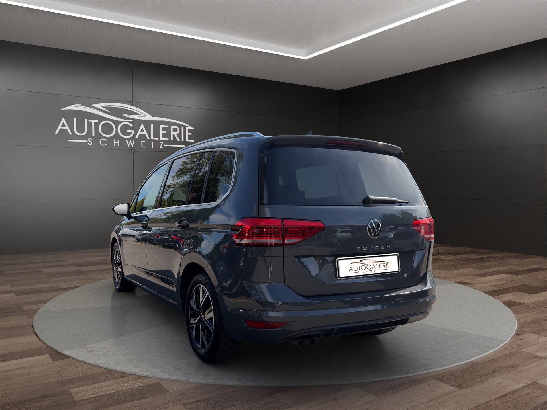 VW Touran 2.0 TDI BlueMotion Highline DSG | CH | AHK | LED | Navi | Kessy | DCC |-showroom-element-2
