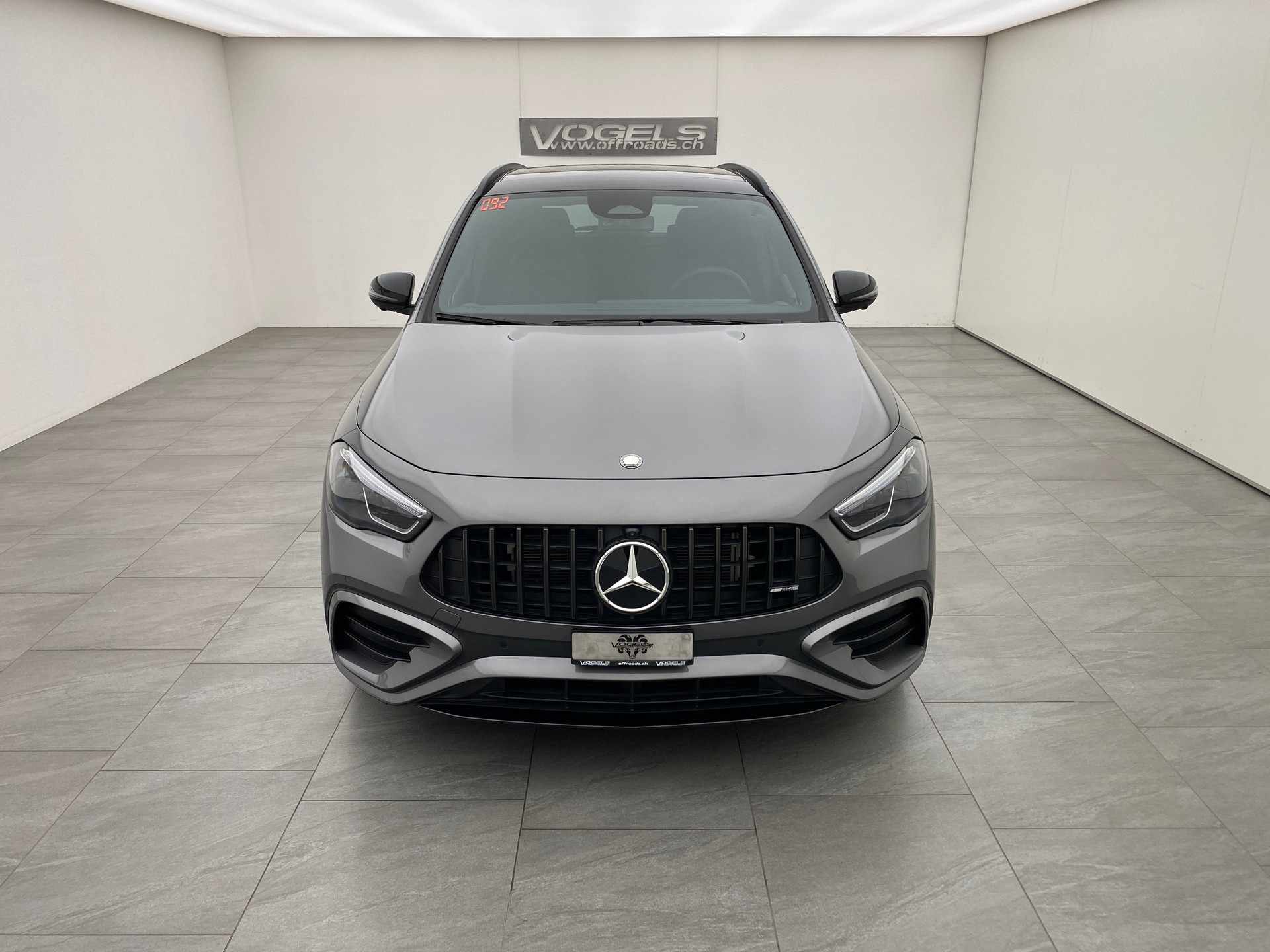 MERCEDES-BENZ GLA AMG 35 4 Matic 8G-DCT-showroom-element-1
