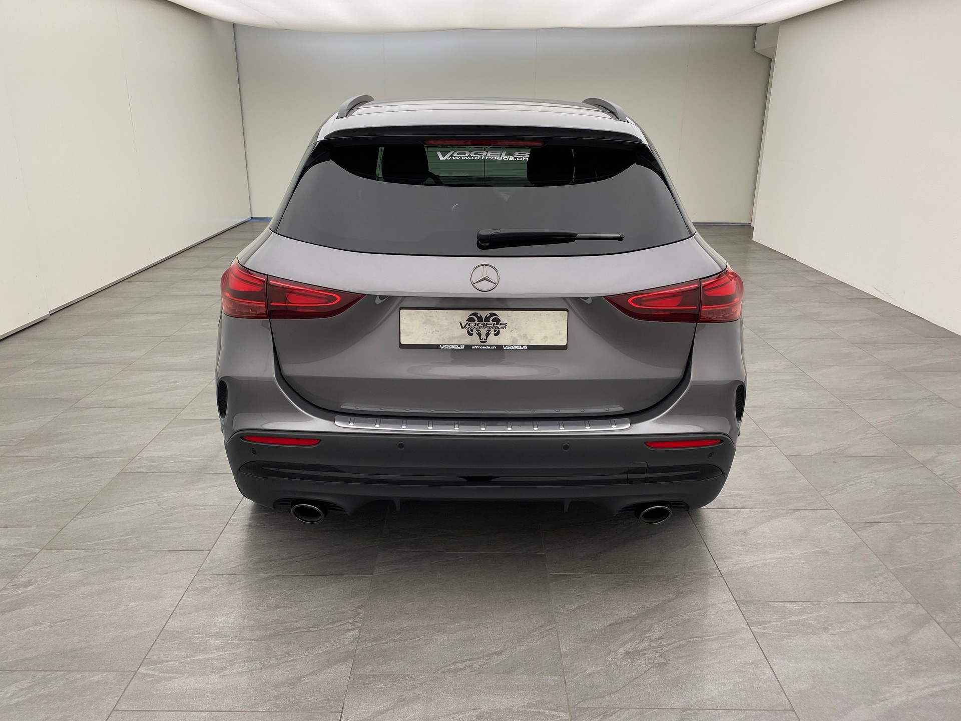 MERCEDES-BENZ GLA AMG 35 4 Matic 8G-DCT-image-4