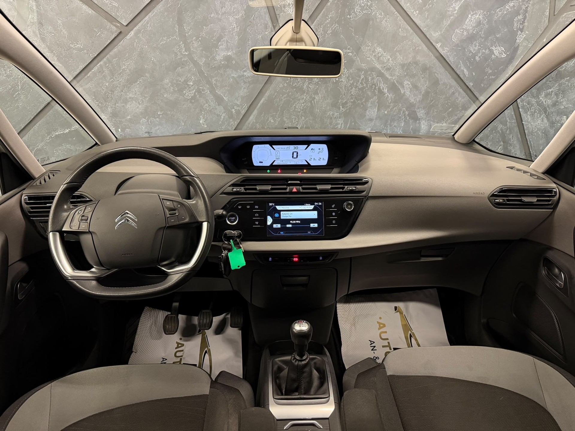 CITROEN Grand C4 Picasso 1.2 Pure Tech Attraction-image-8