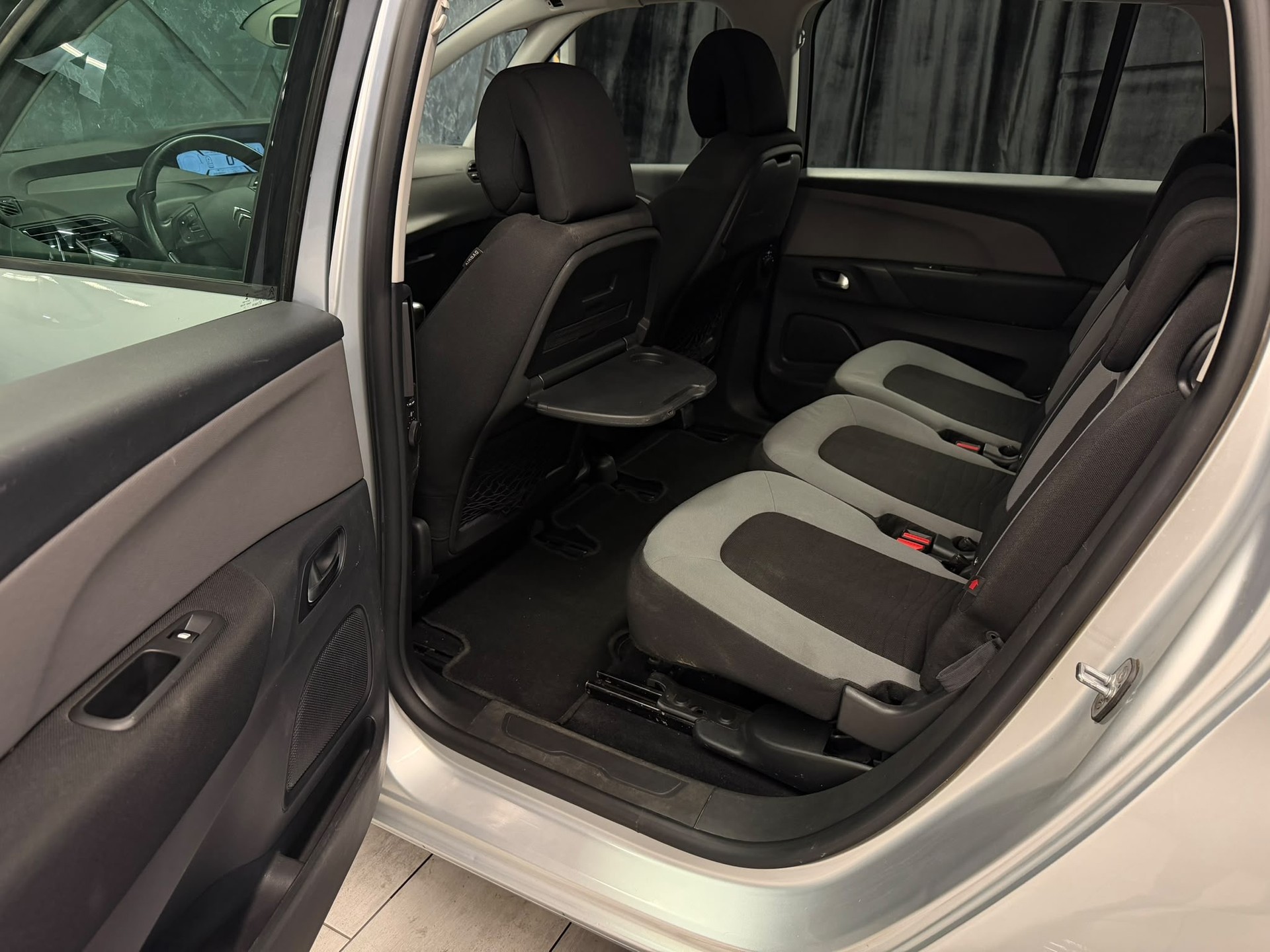 CITROEN Grand C4 Picasso 1.2 Pure Tech Attraction-image-10