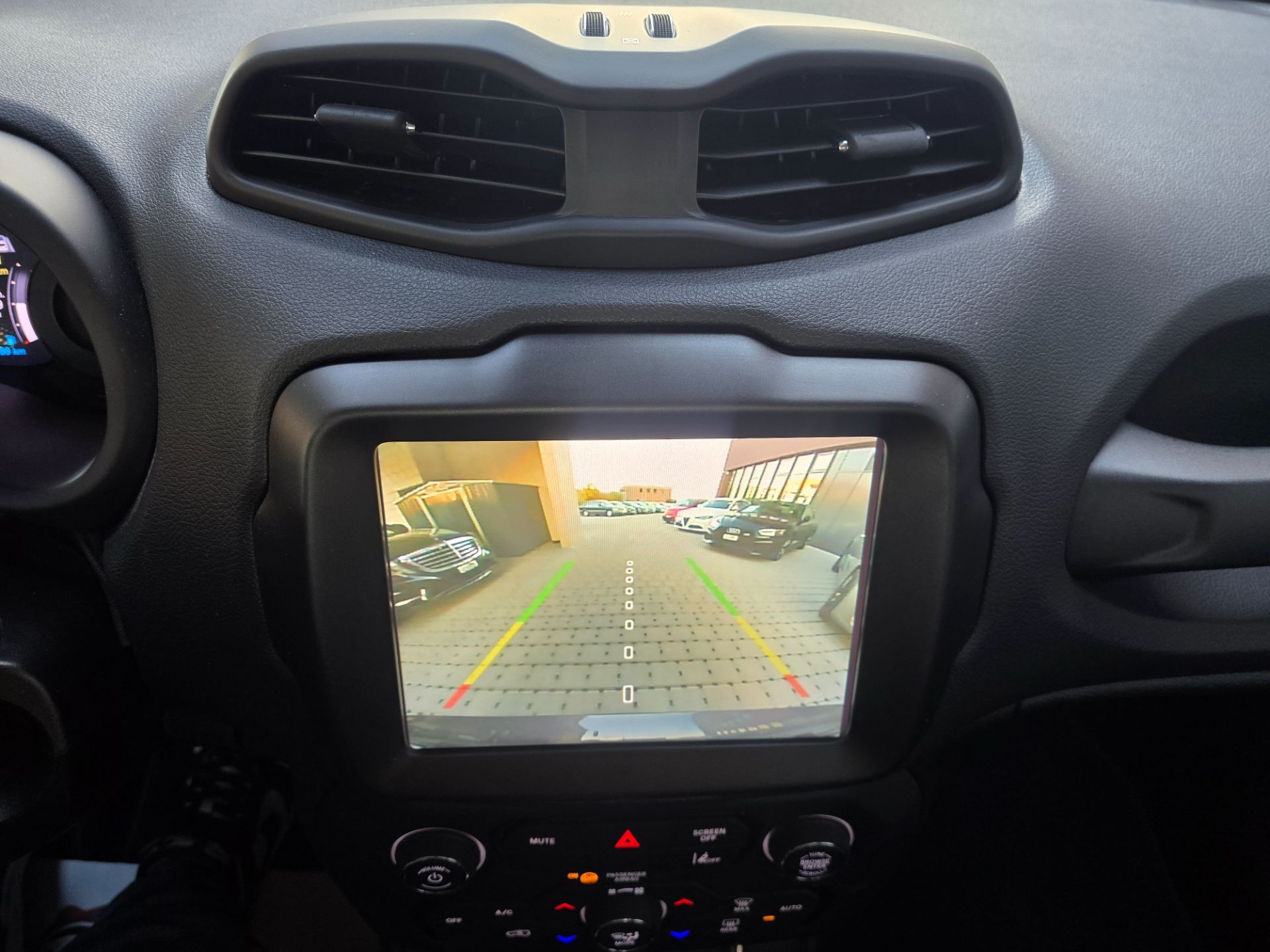 JEEP Renegade 1.3 Plug-In Hybrid Limited (EURO 6d)-image-12