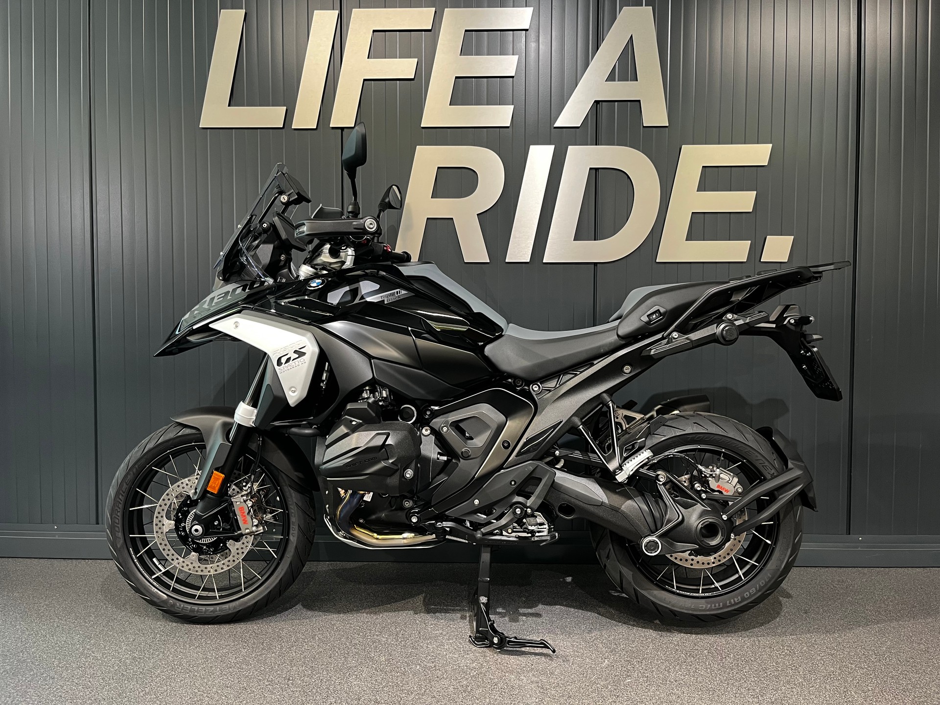 BMW R 1300 GS-image-2