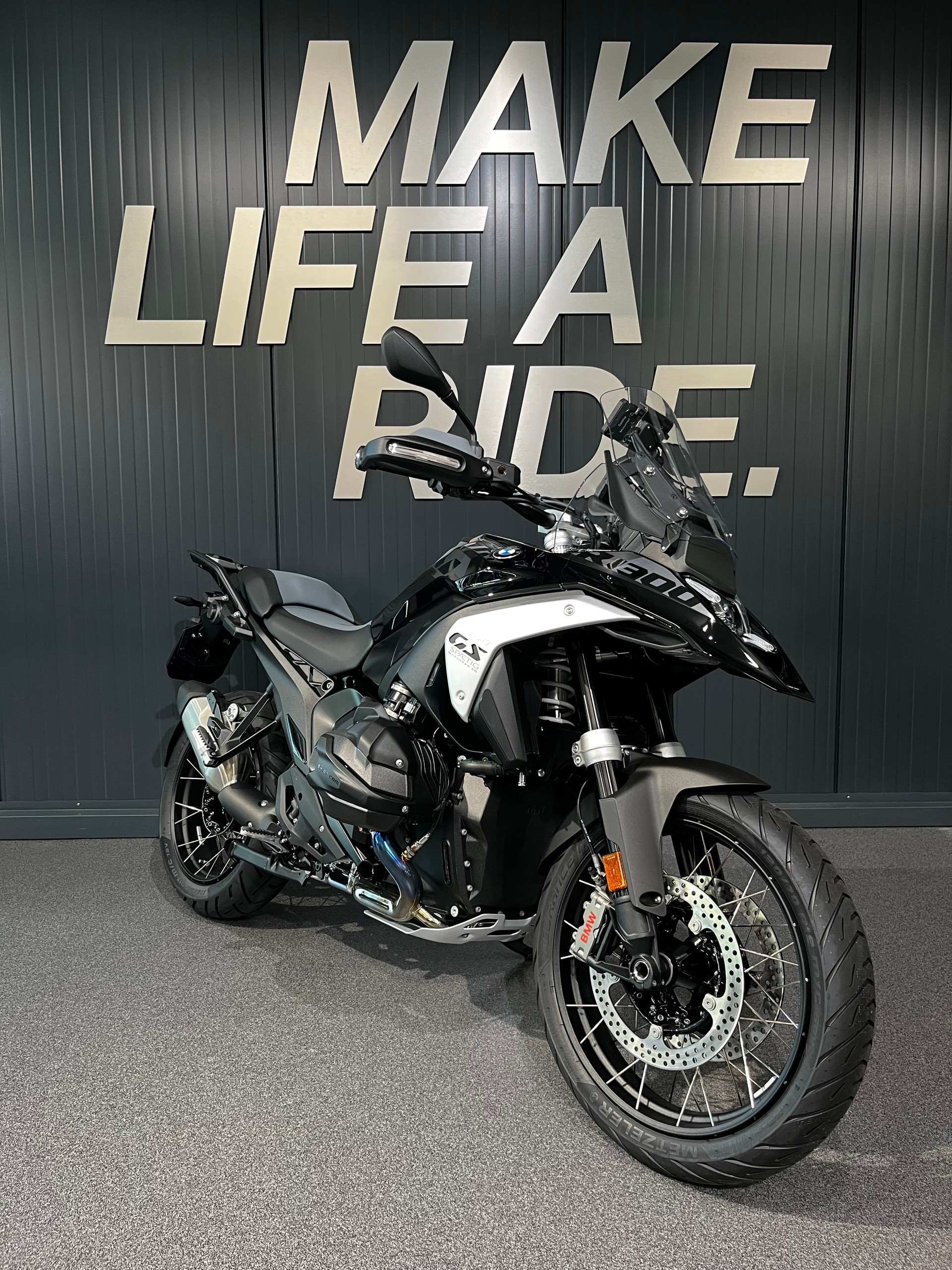 BMW R 1300 GS-image-1