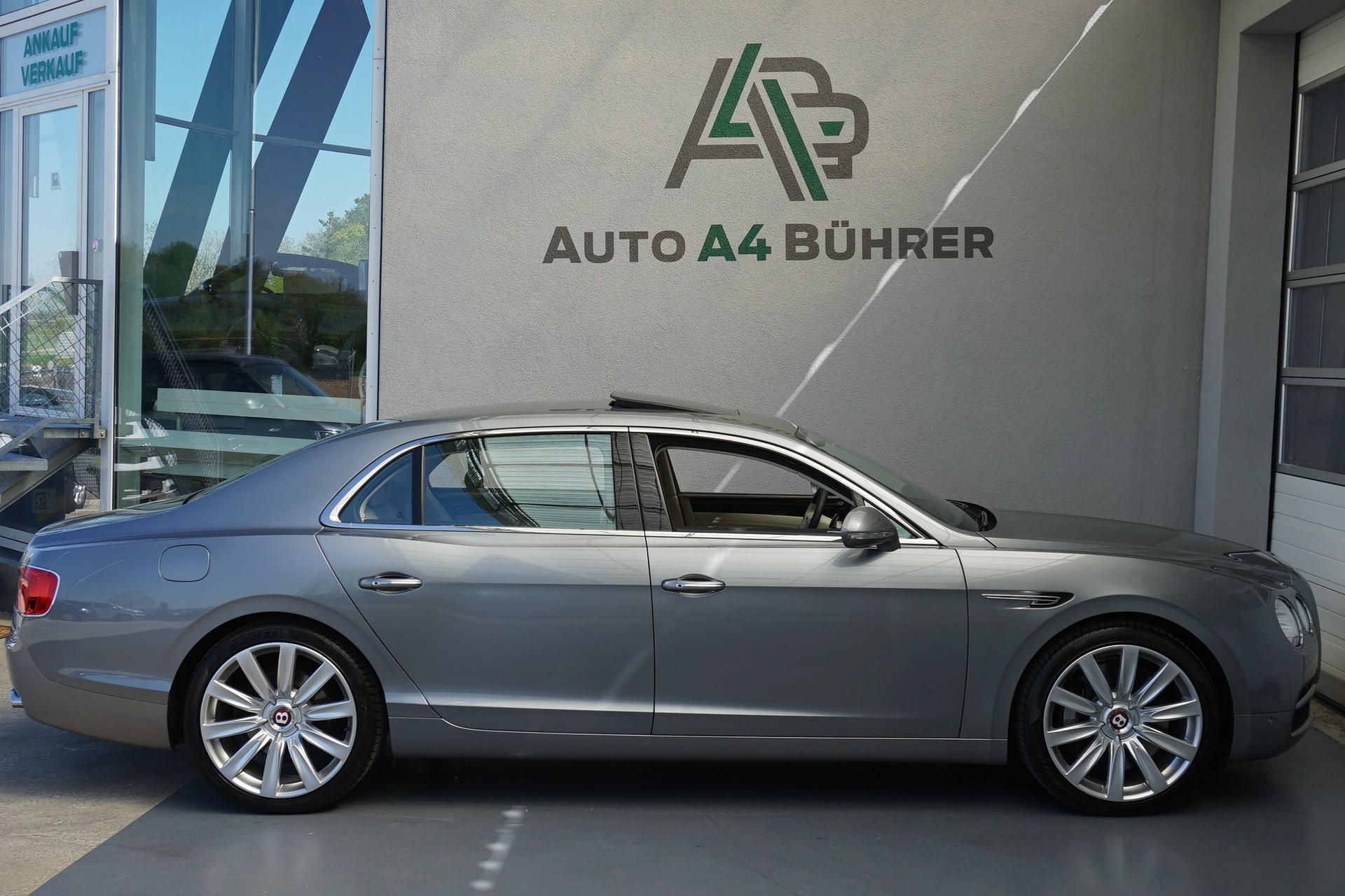 BENTLEY Flying Spur 4.0-showroom-element-1