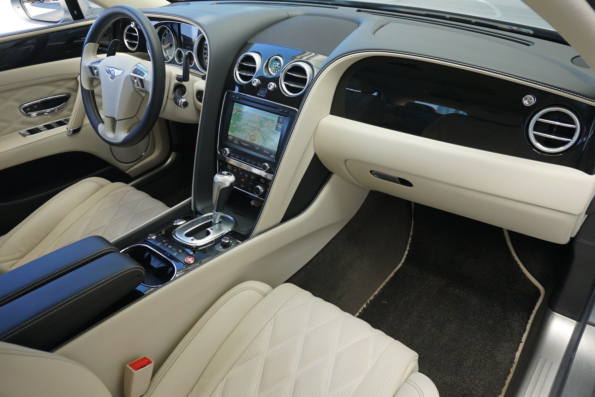 BENTLEY Flying Spur 4.0-image-12