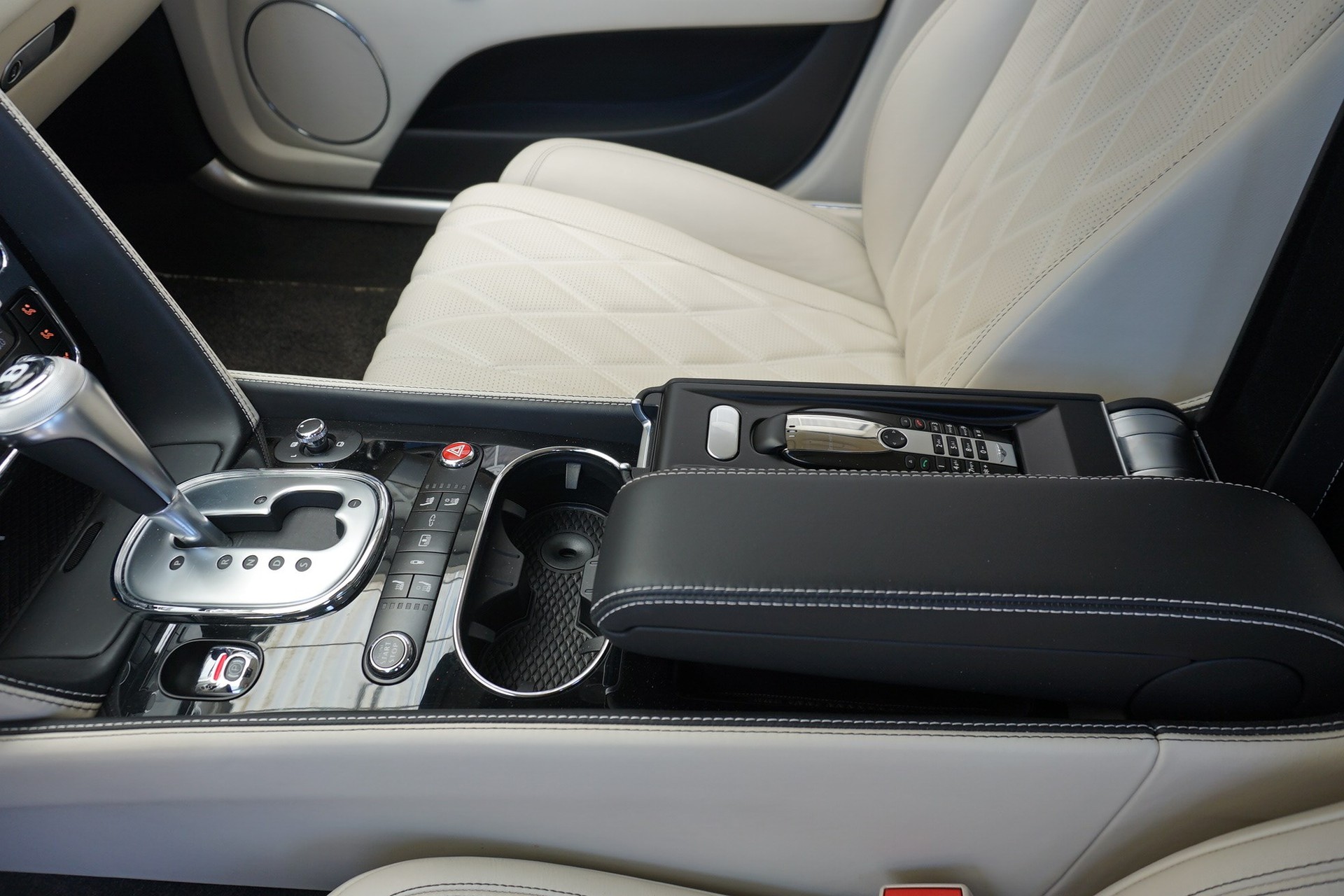 BENTLEY Flying Spur 4.0-image-14