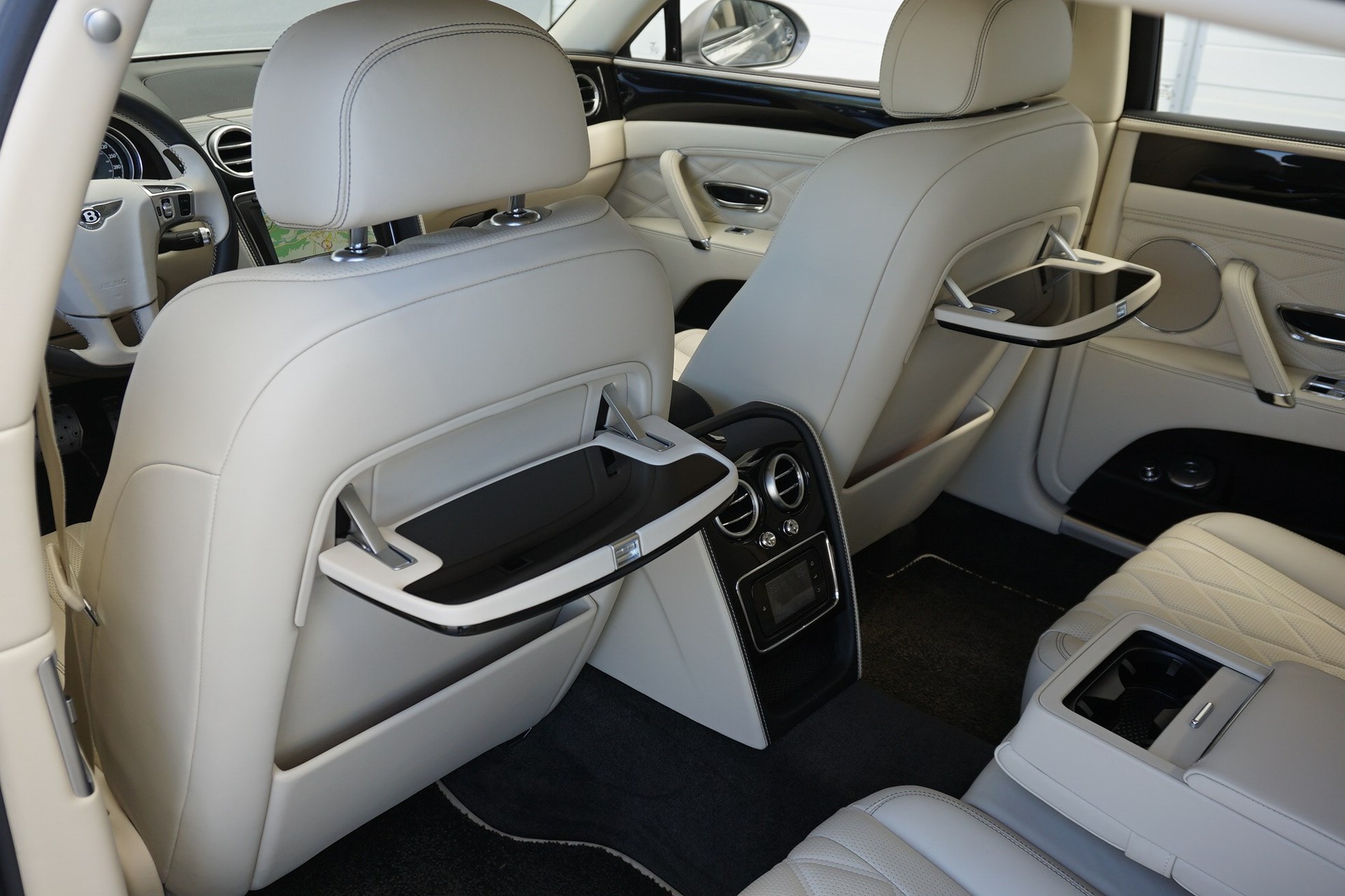 BENTLEY Flying Spur 4.0-image-15