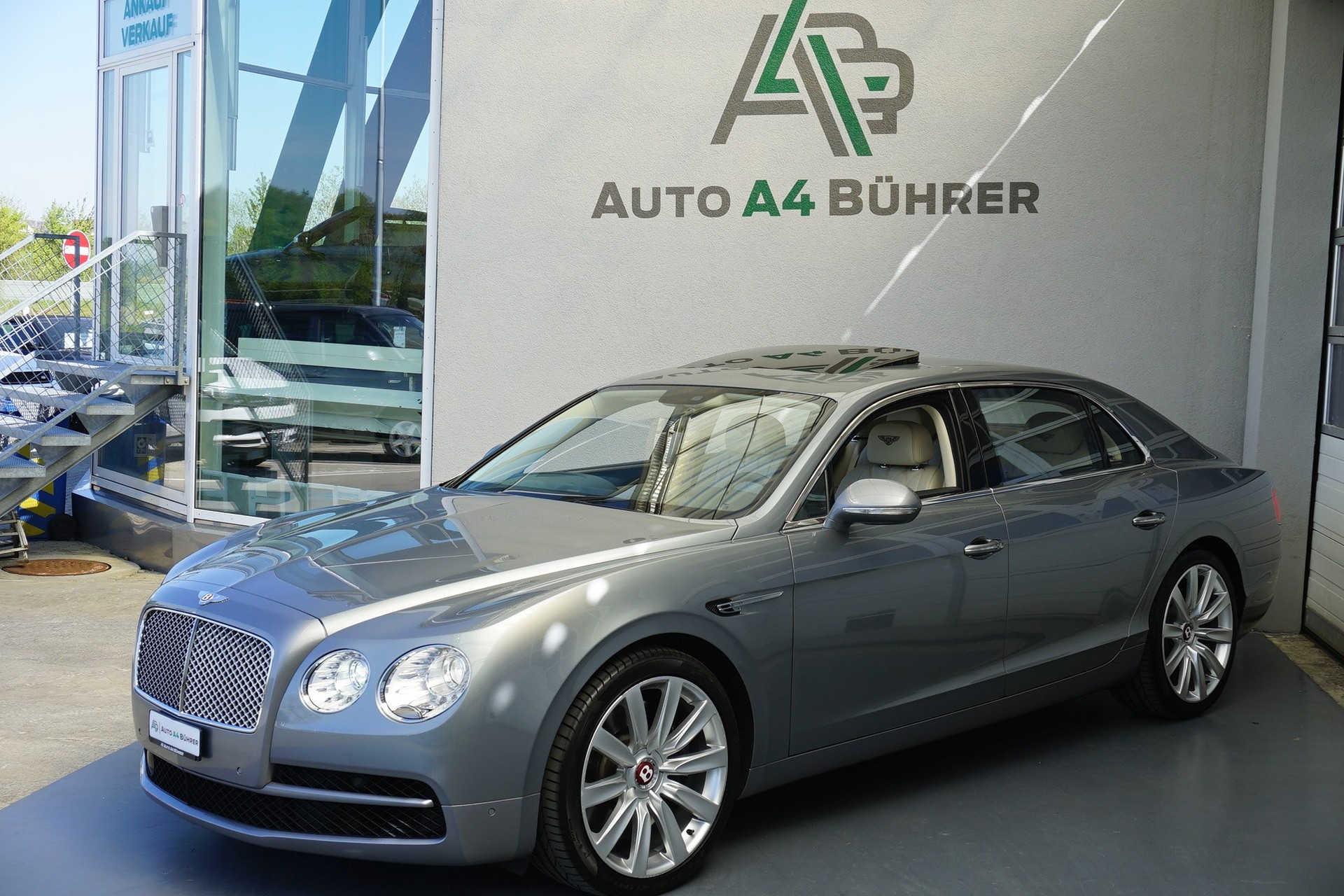 BENTLEY Flying Spur 4.0-showroom-element-3