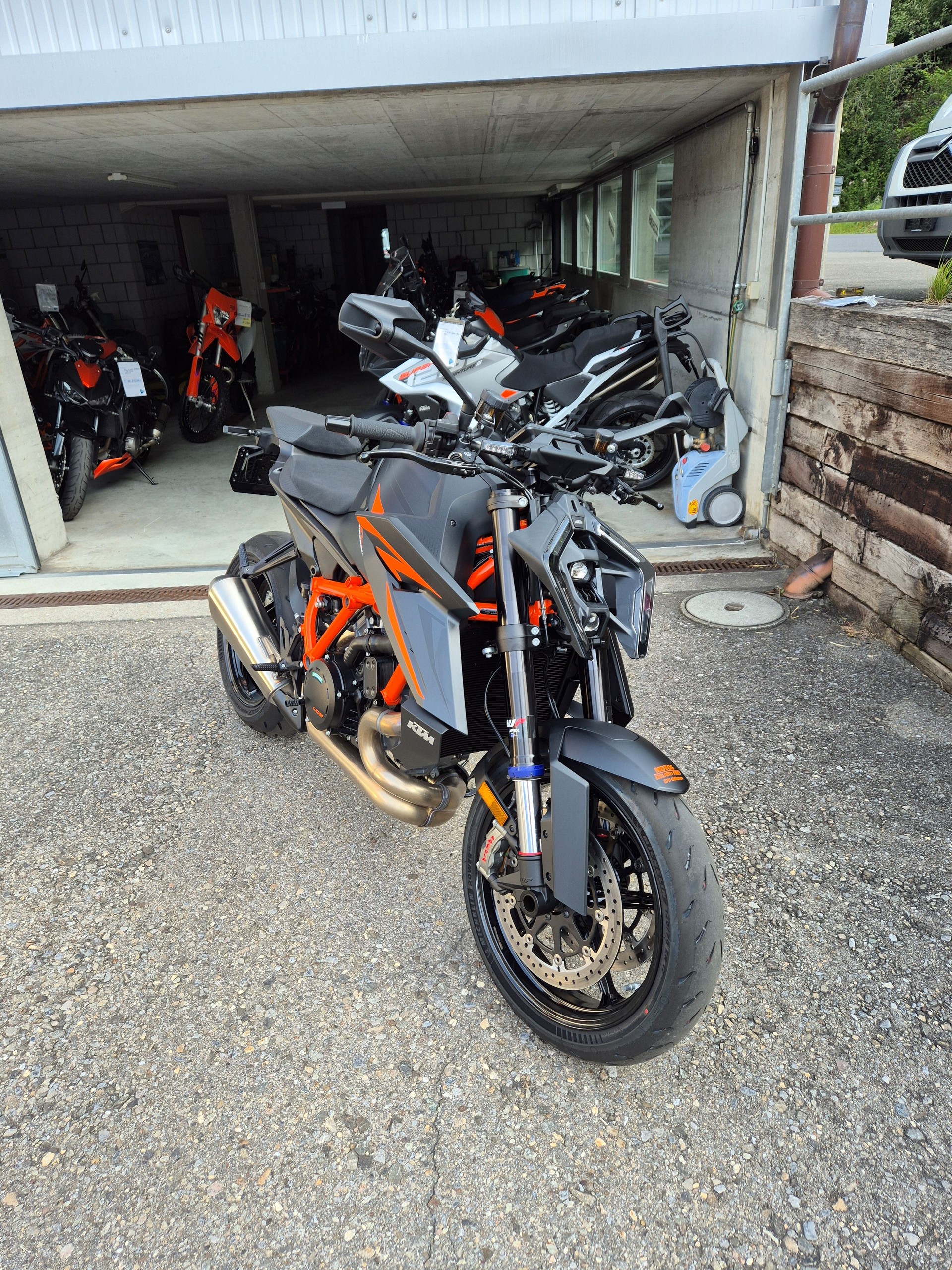 KTM 1390 Super Duke R EVO-image-1