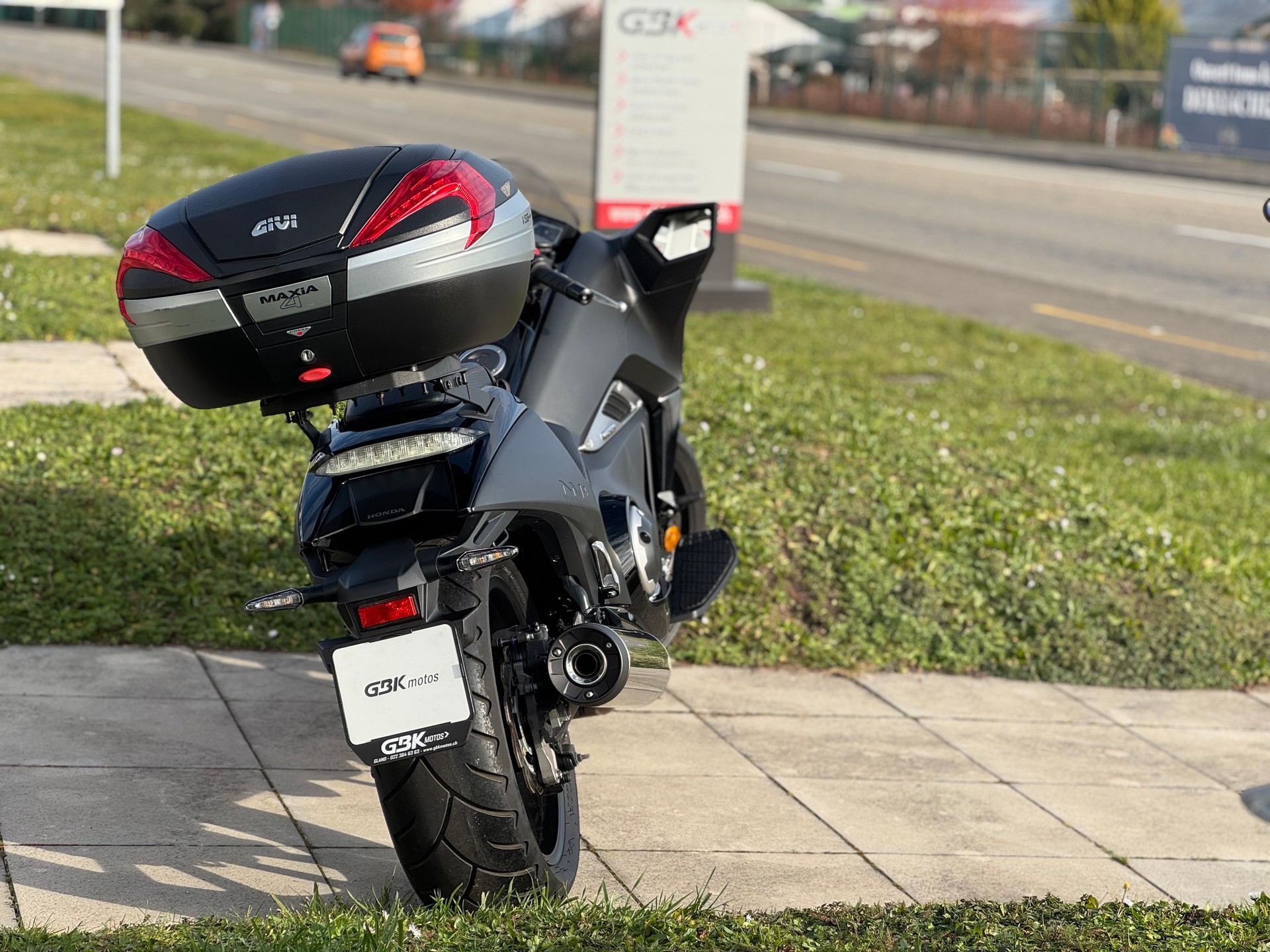 HONDA NM4 Vultus-showroom-element-2