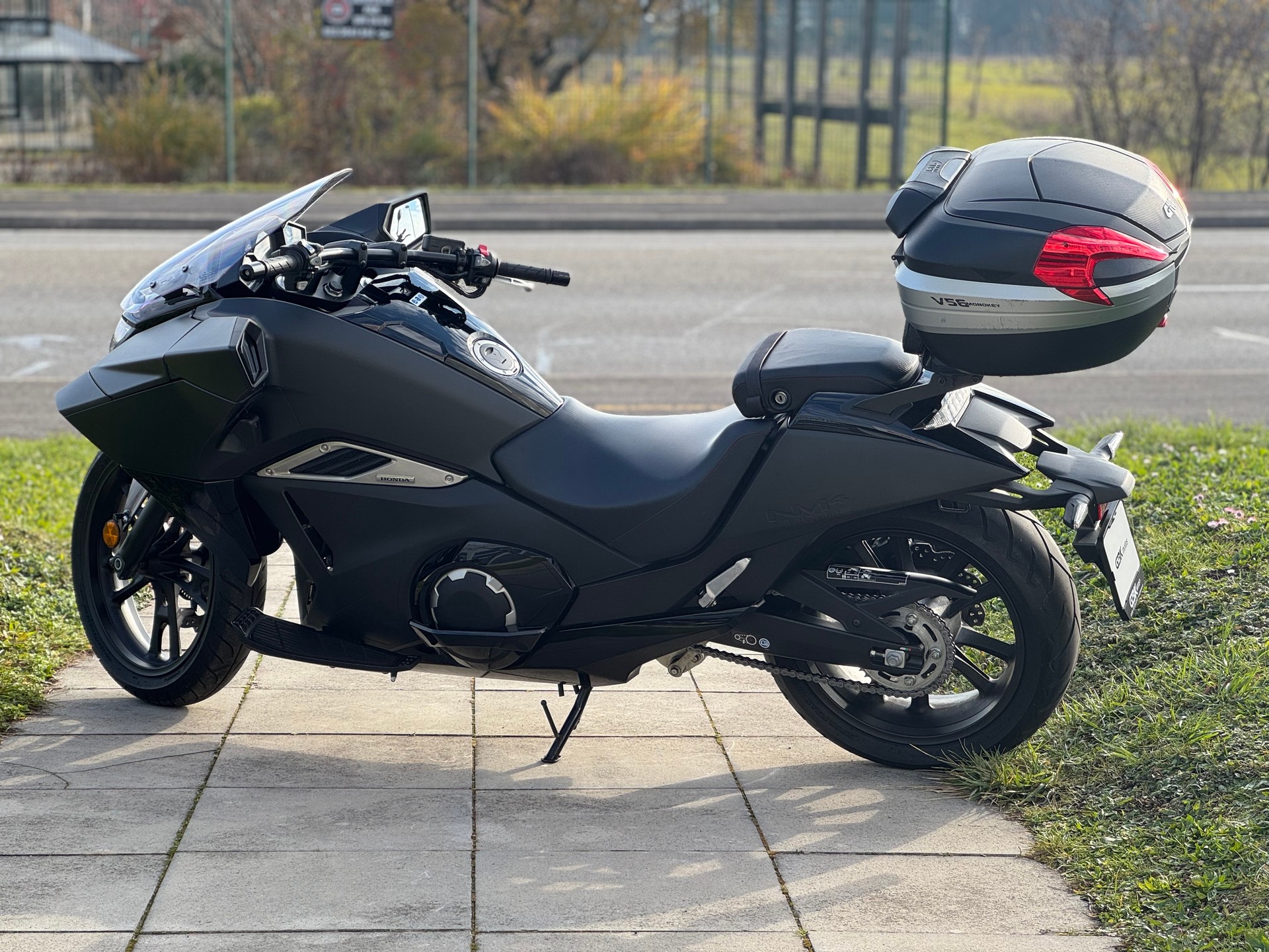 HONDA NM4 Vultus-showroom-element-3