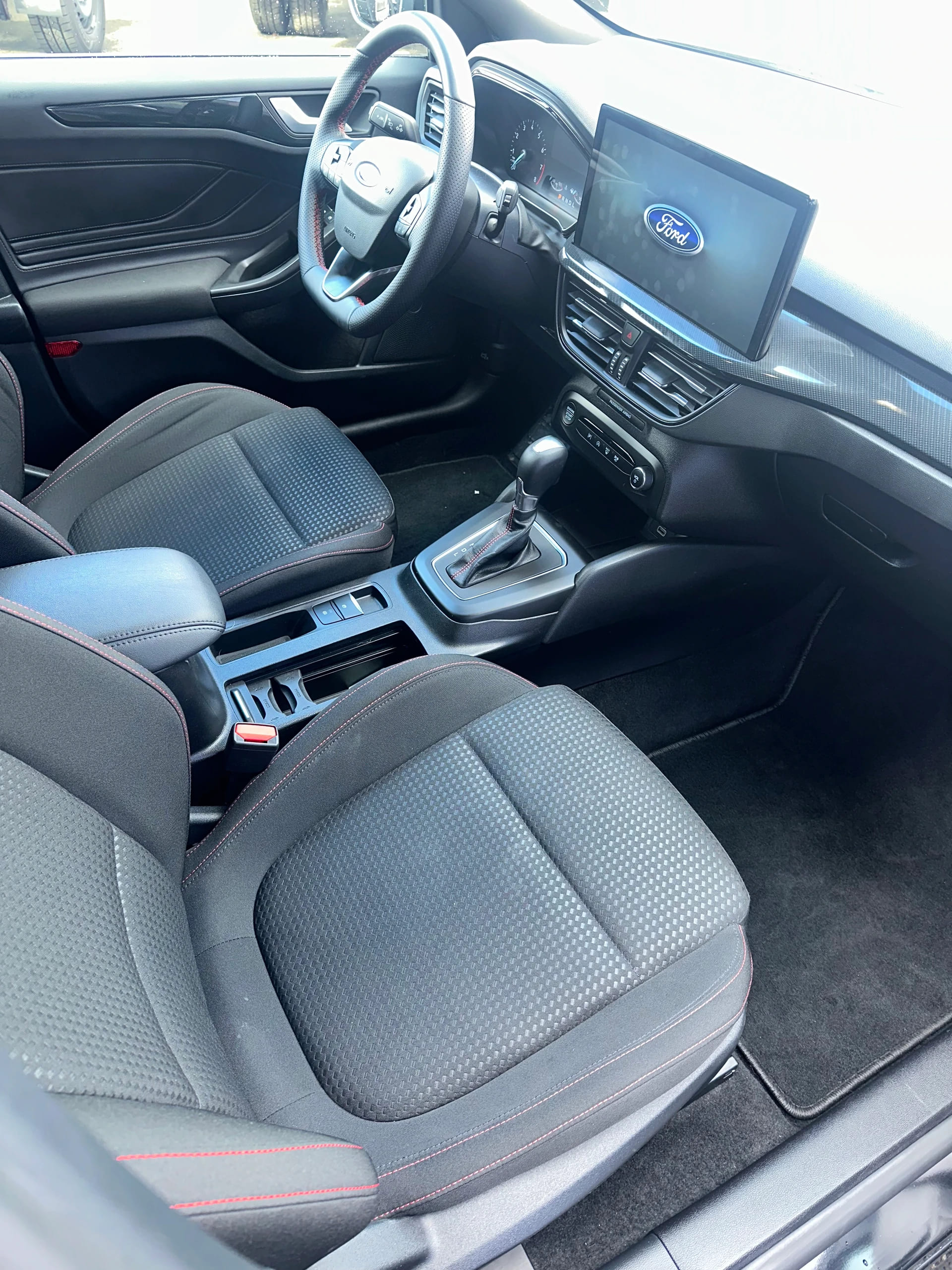 FORD Focus Station Wagon 1.0i EcoB ST-Line/155CV/Aut.-image-14