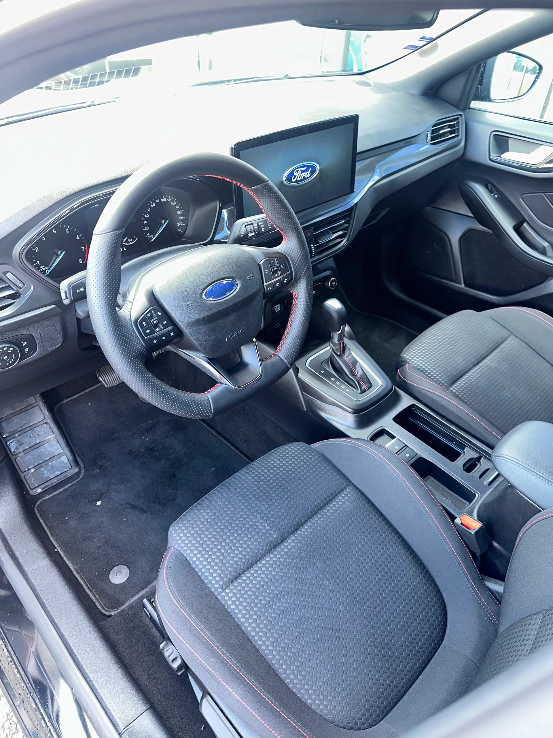 FORD Focus Station Wagon 1.0i EcoB ST-Line/155CV/Aut.-image-10