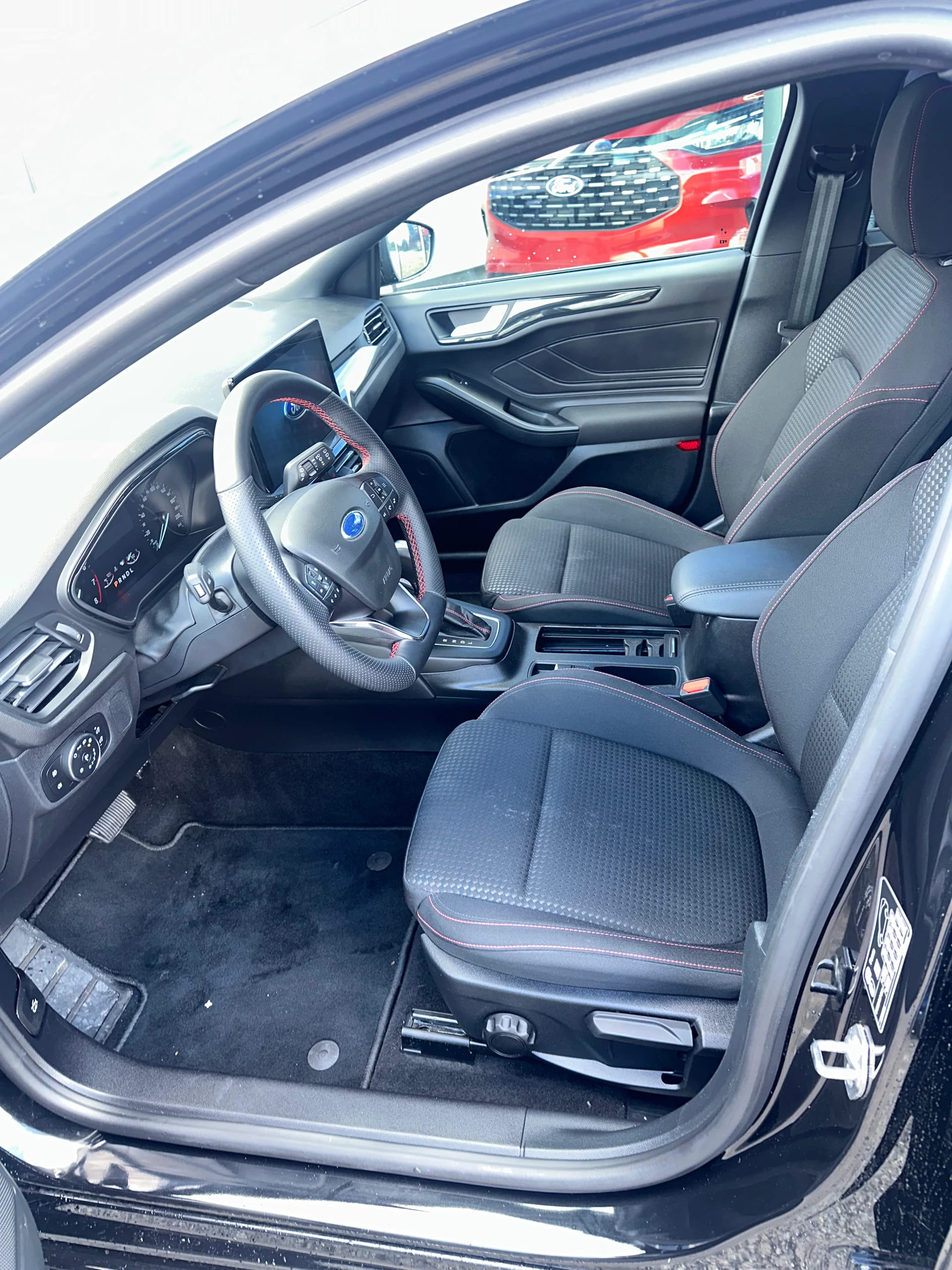FORD Focus Station Wagon 1.0i EcoB ST-Line/155CV/Aut.-image-9