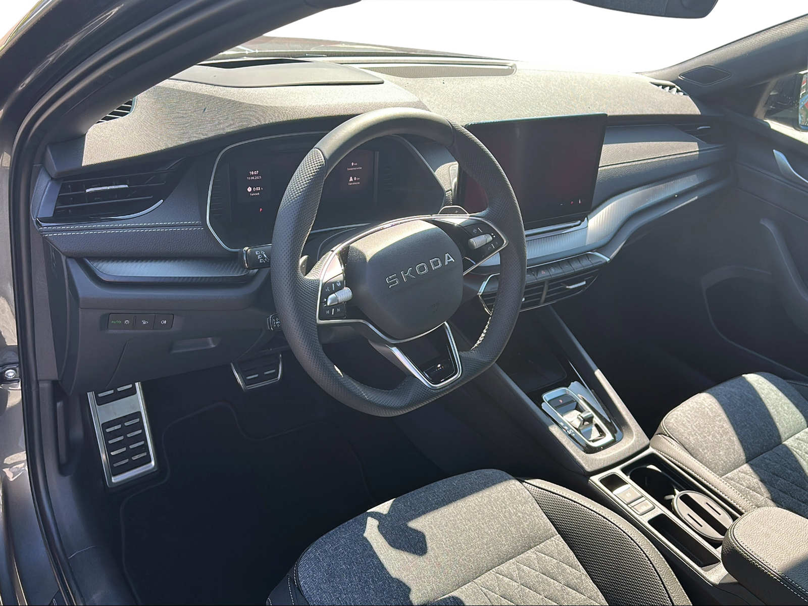 SKODA Octavia Combi 1.5 TSI mHEV DSG Sport Line-showroom-element-3