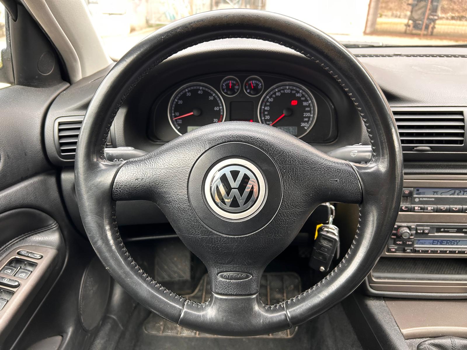 VW Passat Variant 2.3 V5 Comfortline-image-17