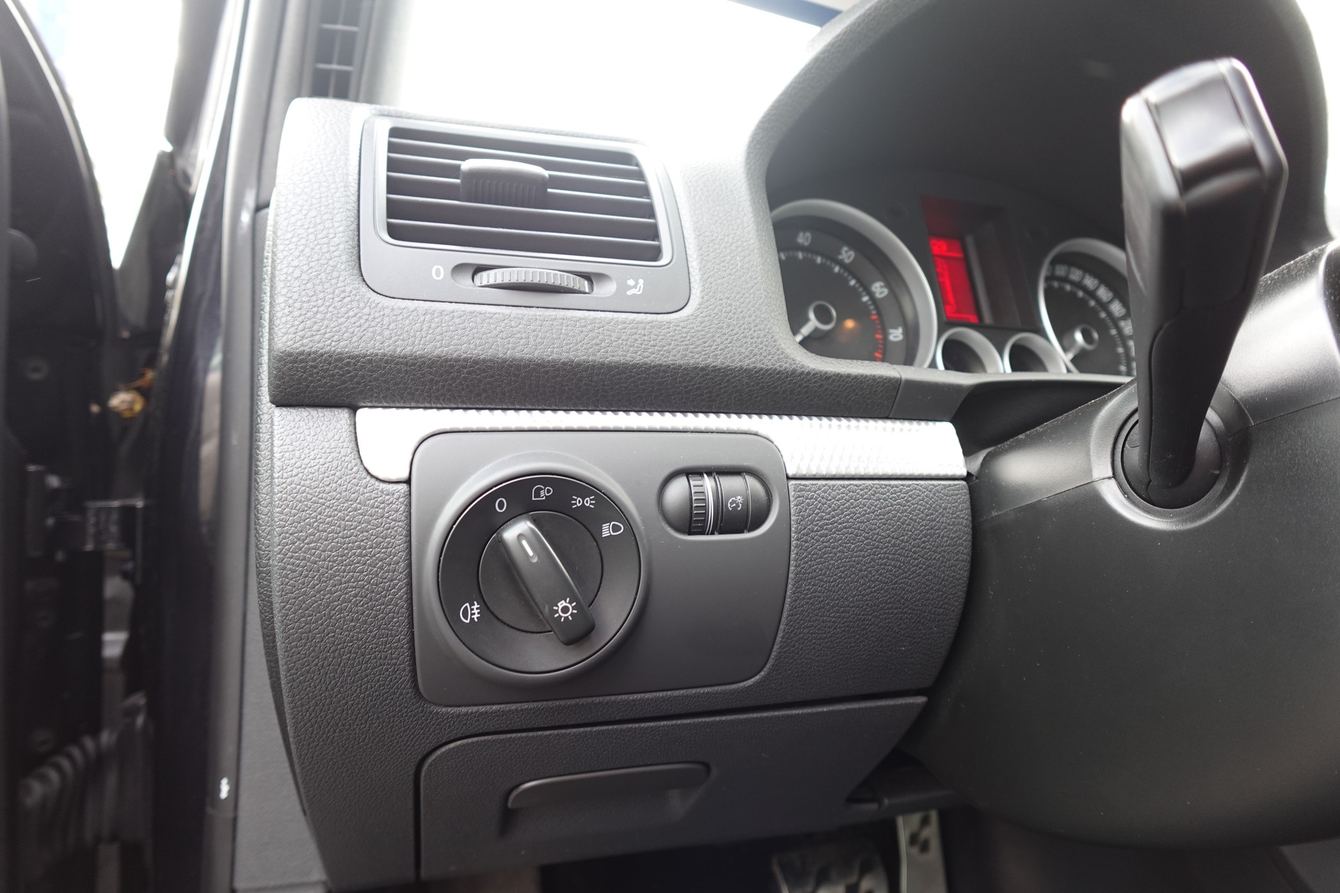 VW Golf R32 4Motion-image-9