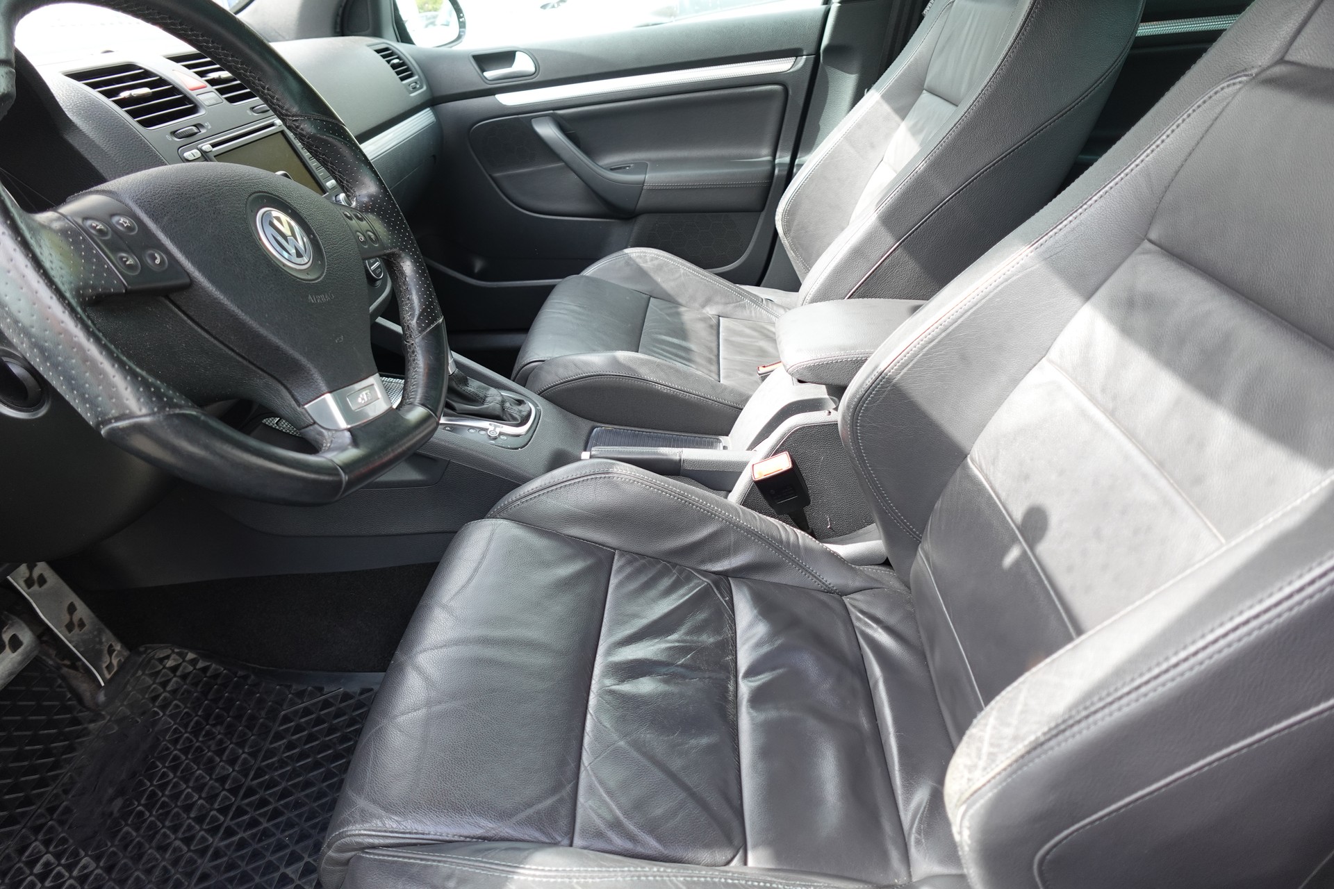 VW Golf R32 4Motion-image-3