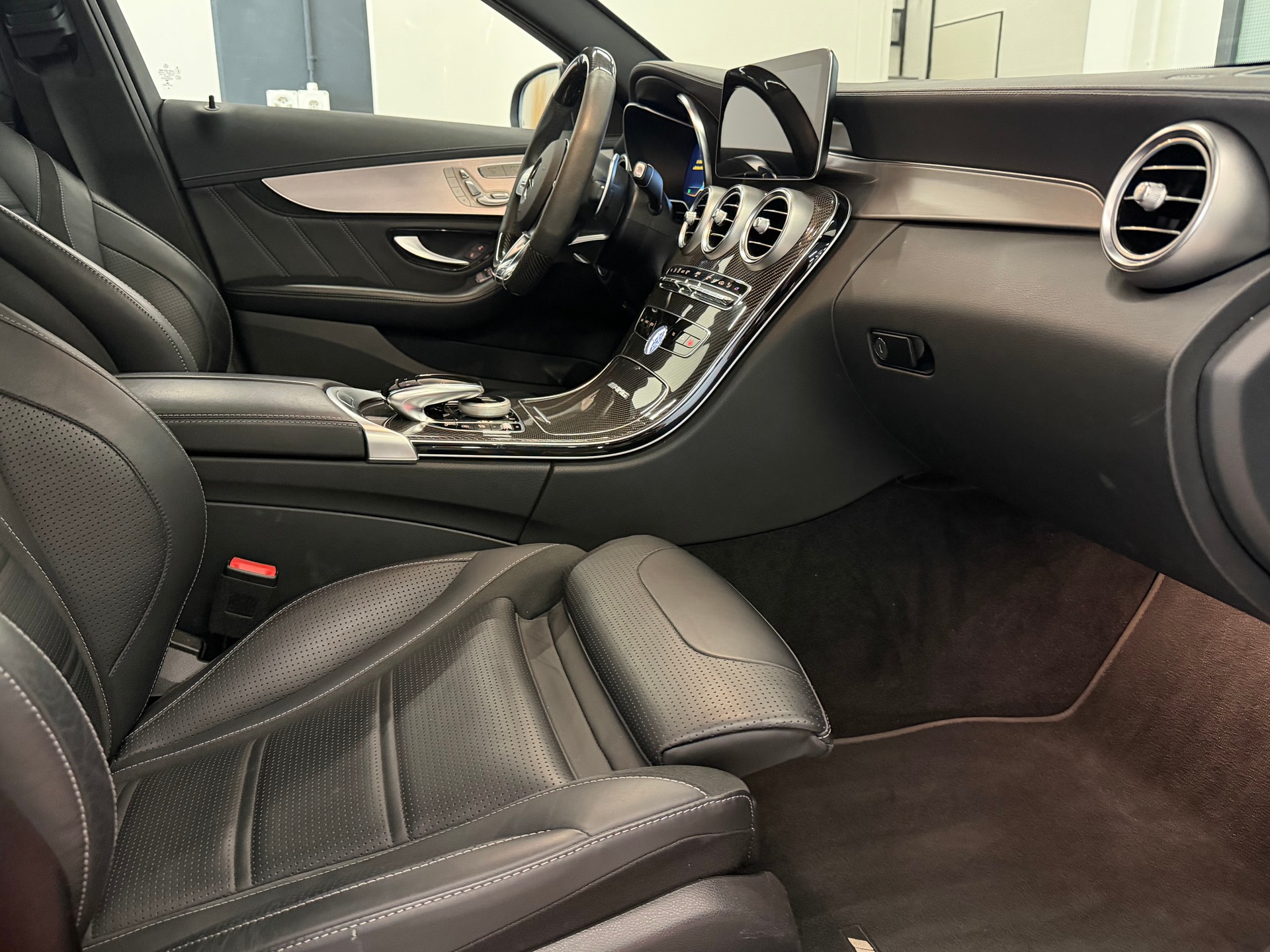 MERCEDES-BENZ C 63 S AMG-image-23