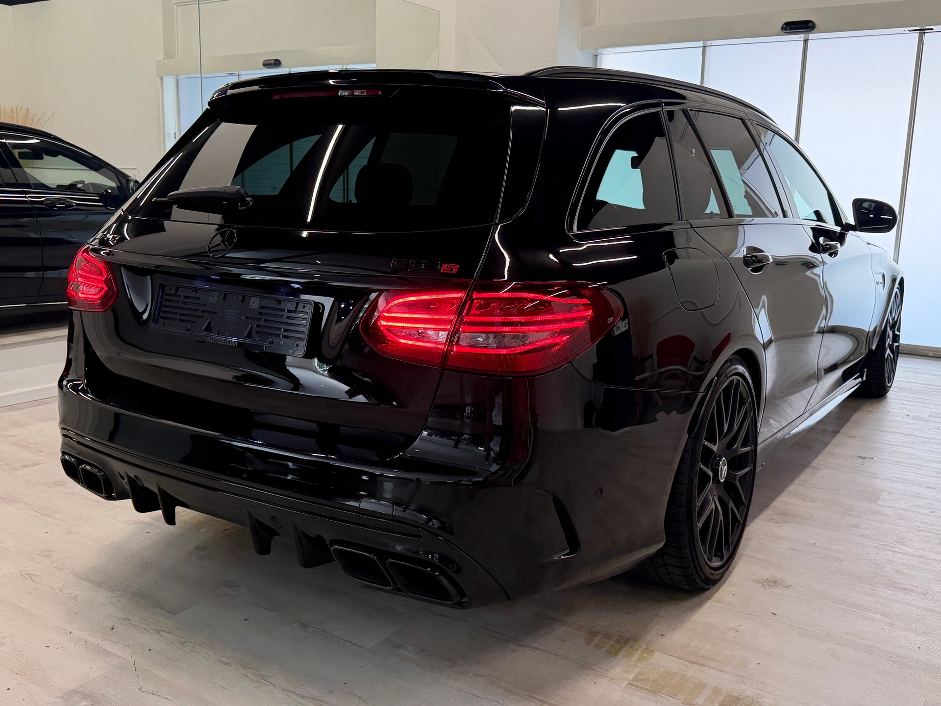 MERCEDES-BENZ C 63 S AMG-image-12