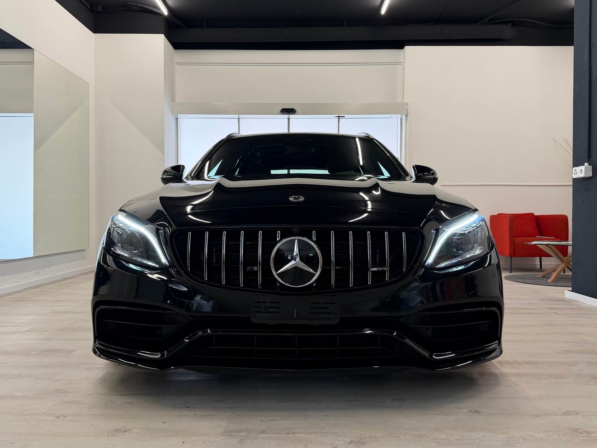 MERCEDES-BENZ C 63 S AMG-showroom-element-3