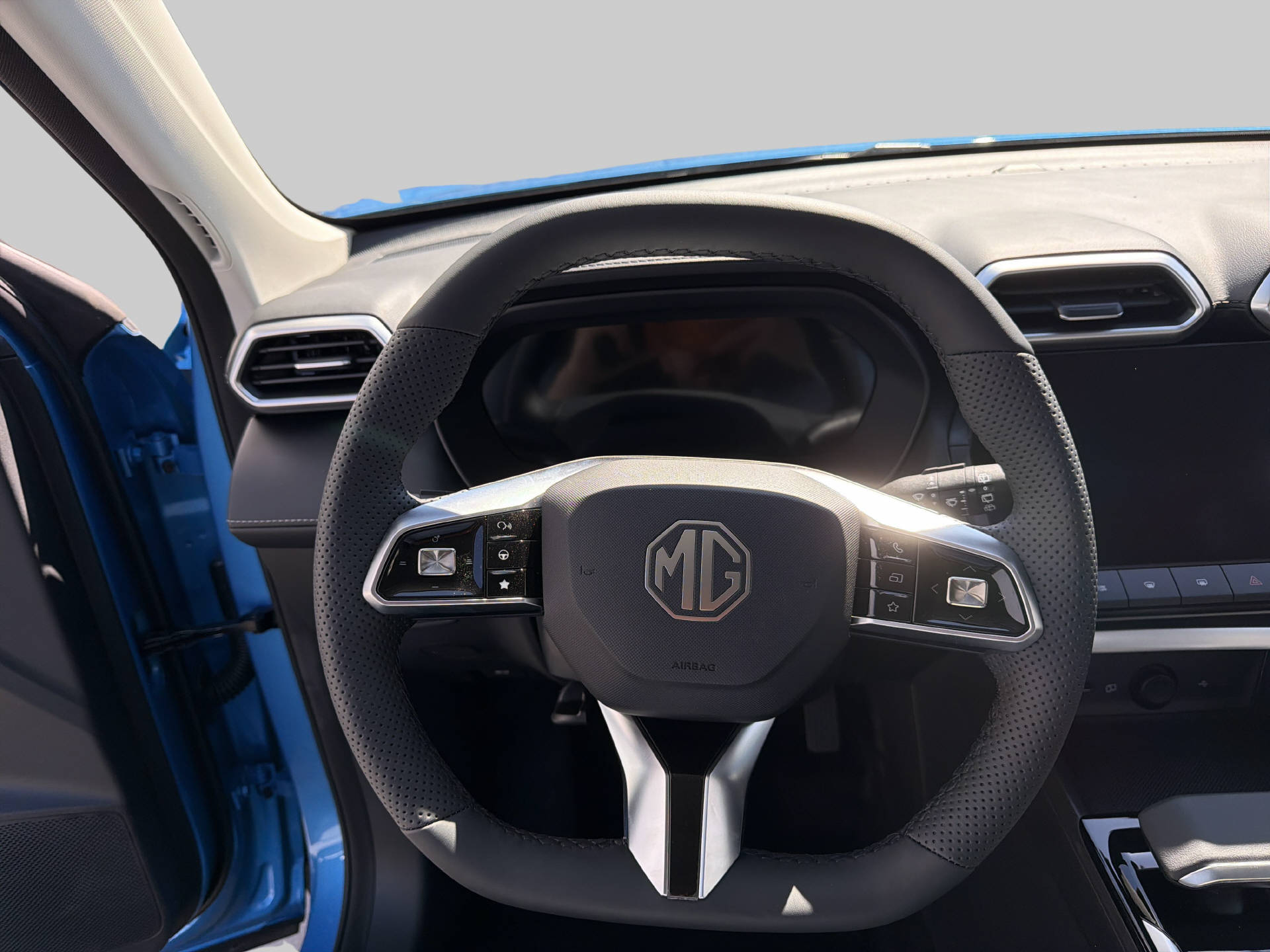 MG ZS 1.5 Hybrid+ Luxury-image-6