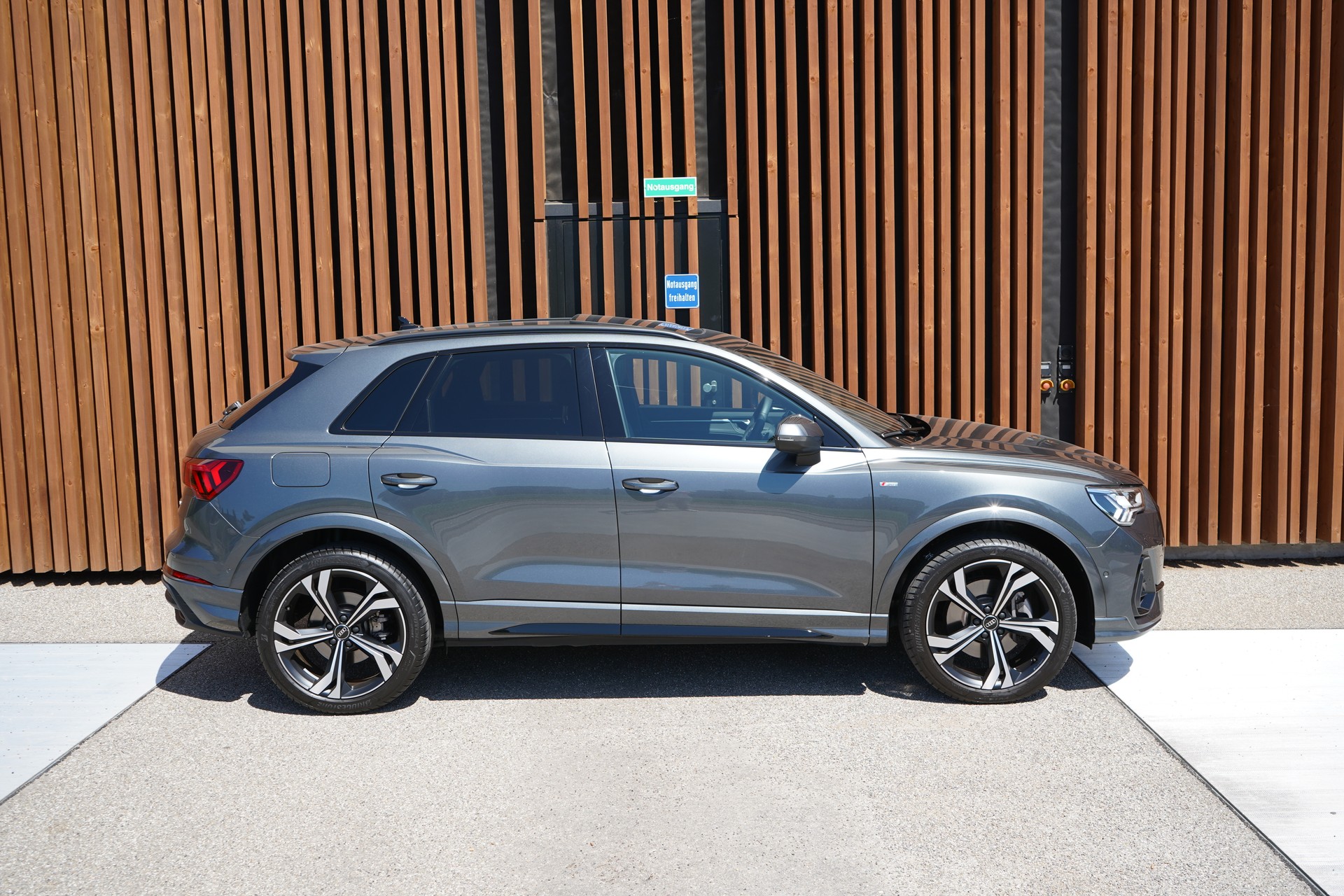 AUDI Q3 SPORTBACK 40 TFSI S LINE BLACK PLUS QUATTRO S-TRONIC l 190 PS-image-2